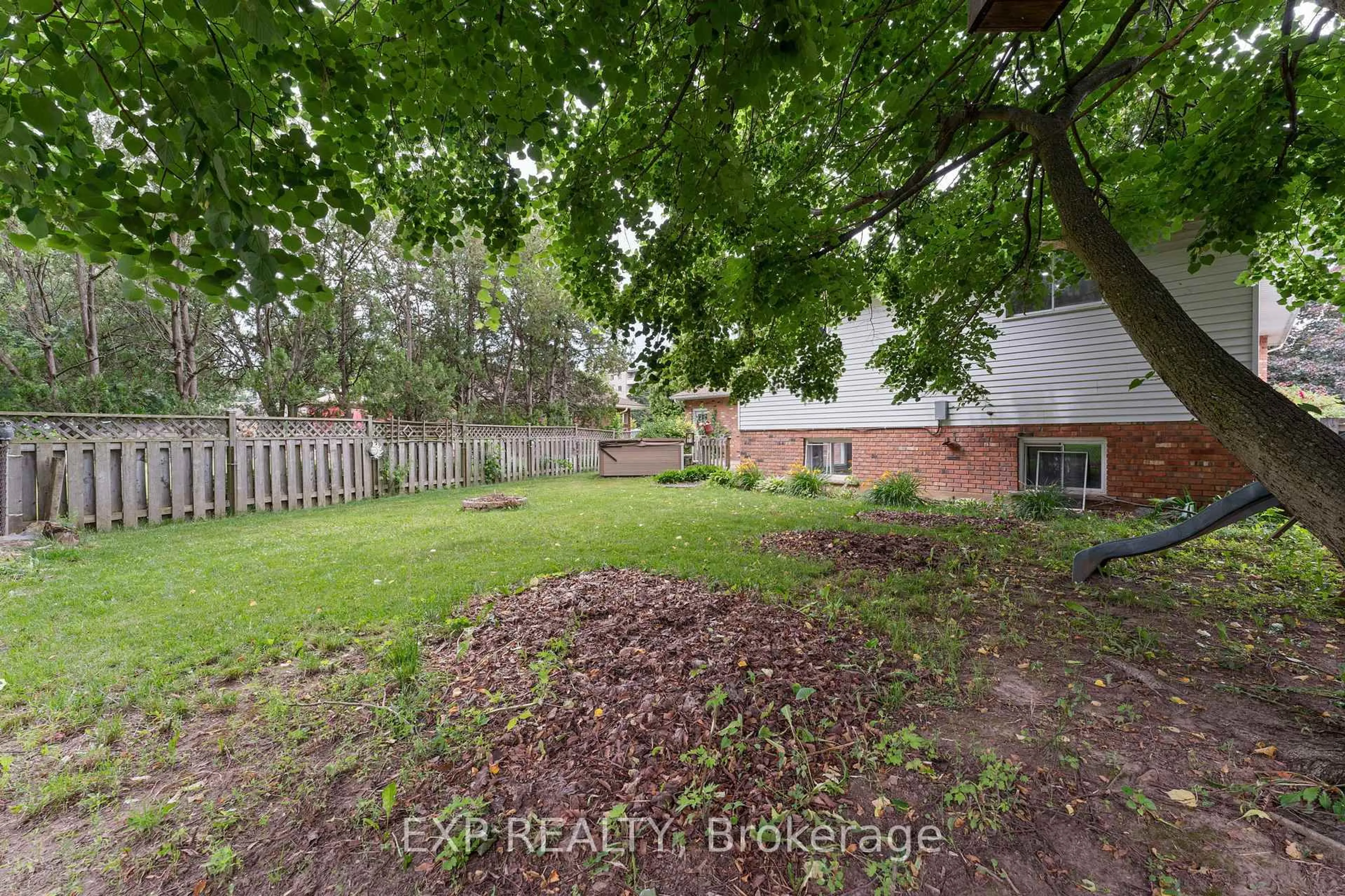 Unknown for 121 TollGate Rd, Brantford Ontario N3R 4Z9
