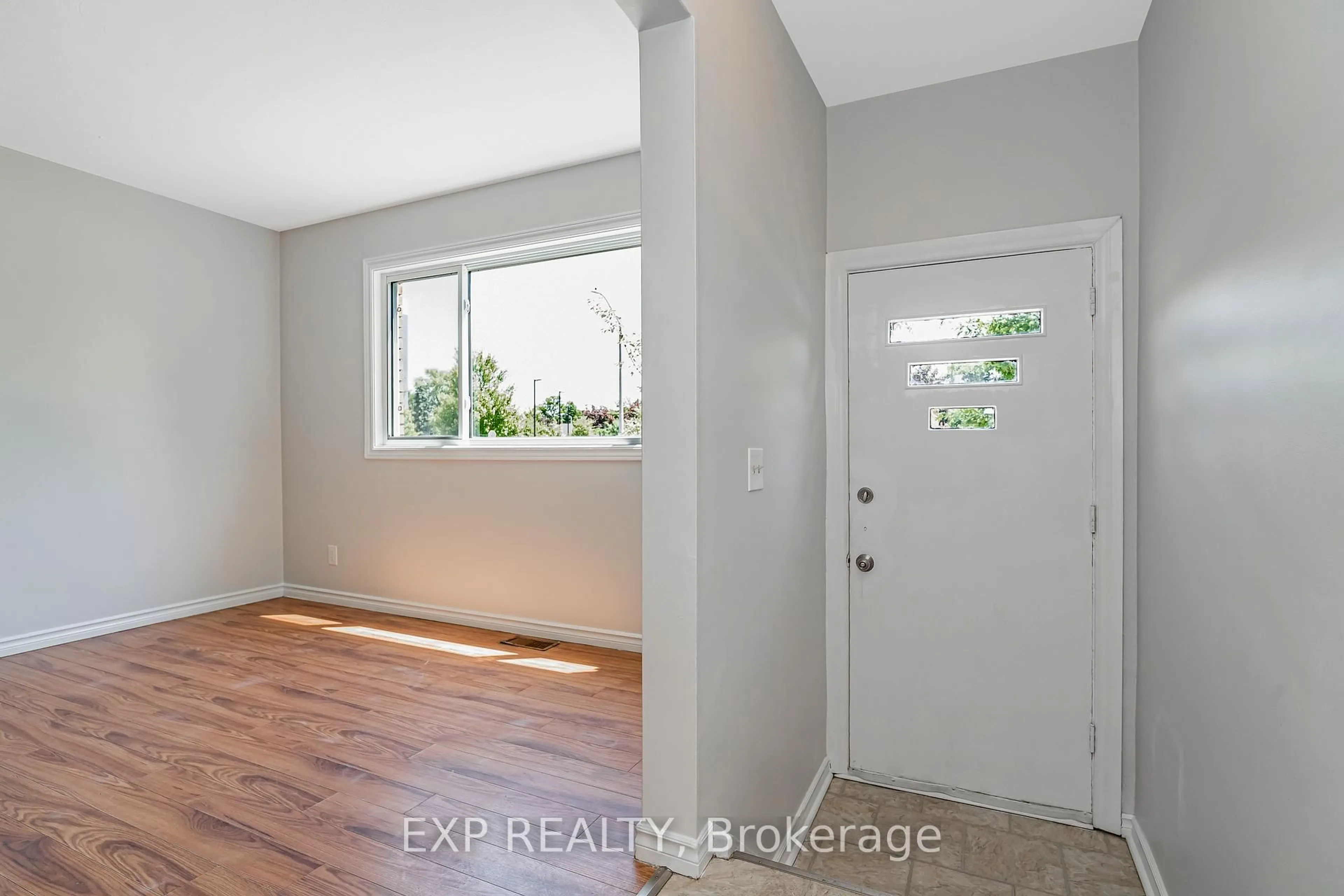 Indoor entryway for 1303 Coldrey Ave, Ottawa Ontario K1Z 7P6