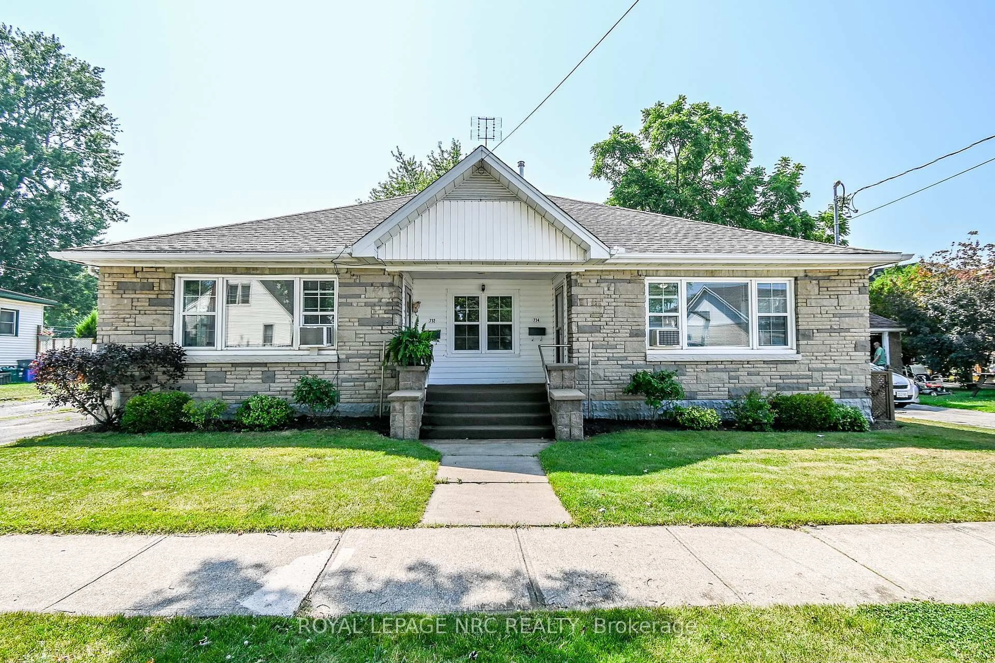 Home with brick exterior material, street for 732-734 Steele St, Port Colborne Ontario L3K 4Z2