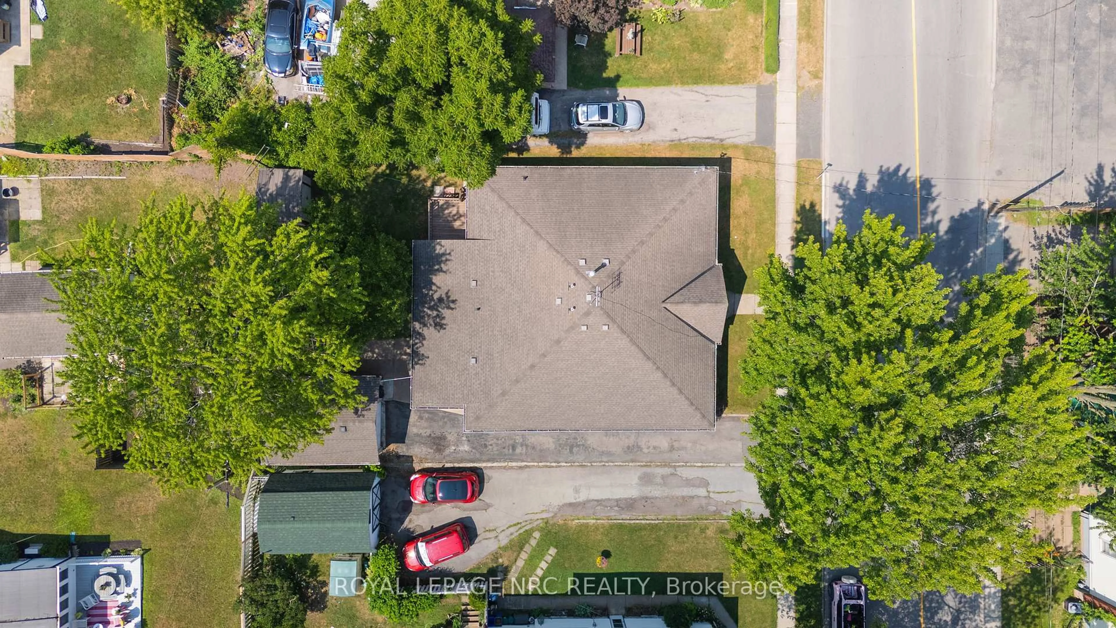 A pic from outside/outdoor area/front of a property/back of a property/a pic from drone, street for 732-734 Steele St, Port Colborne Ontario L3K 4Z2