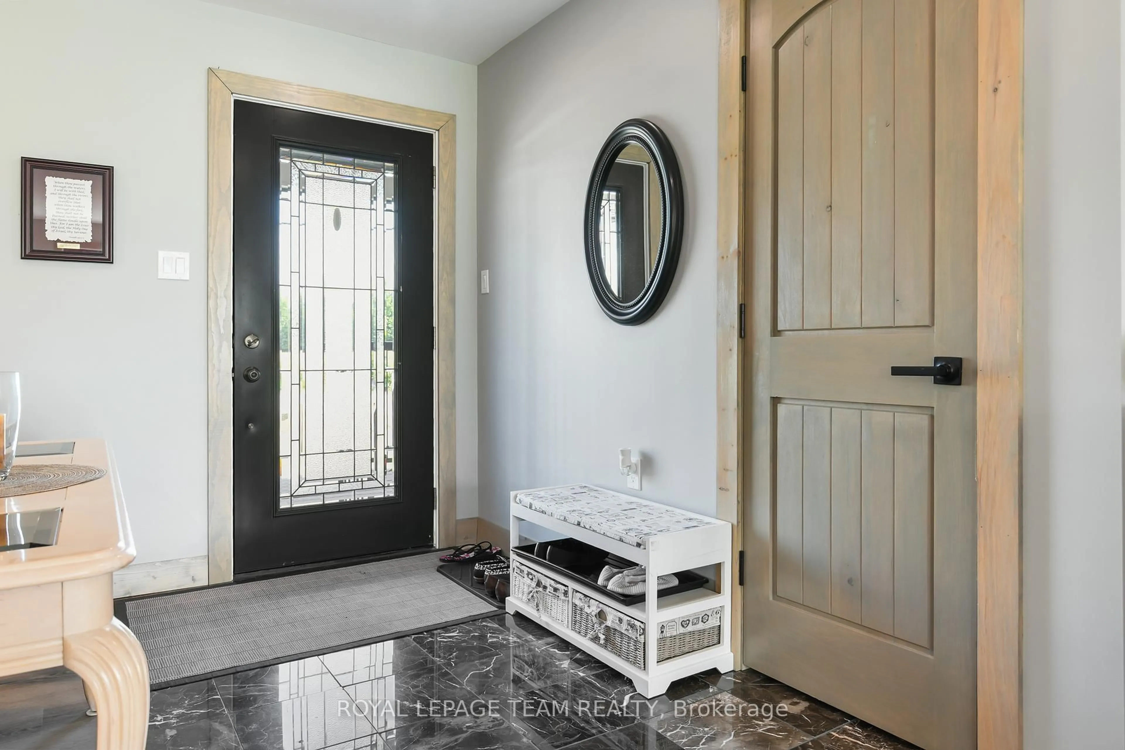 Indoor entryway for 1016 Castleford Rd, Renfrew Ontario K7V 3Z8