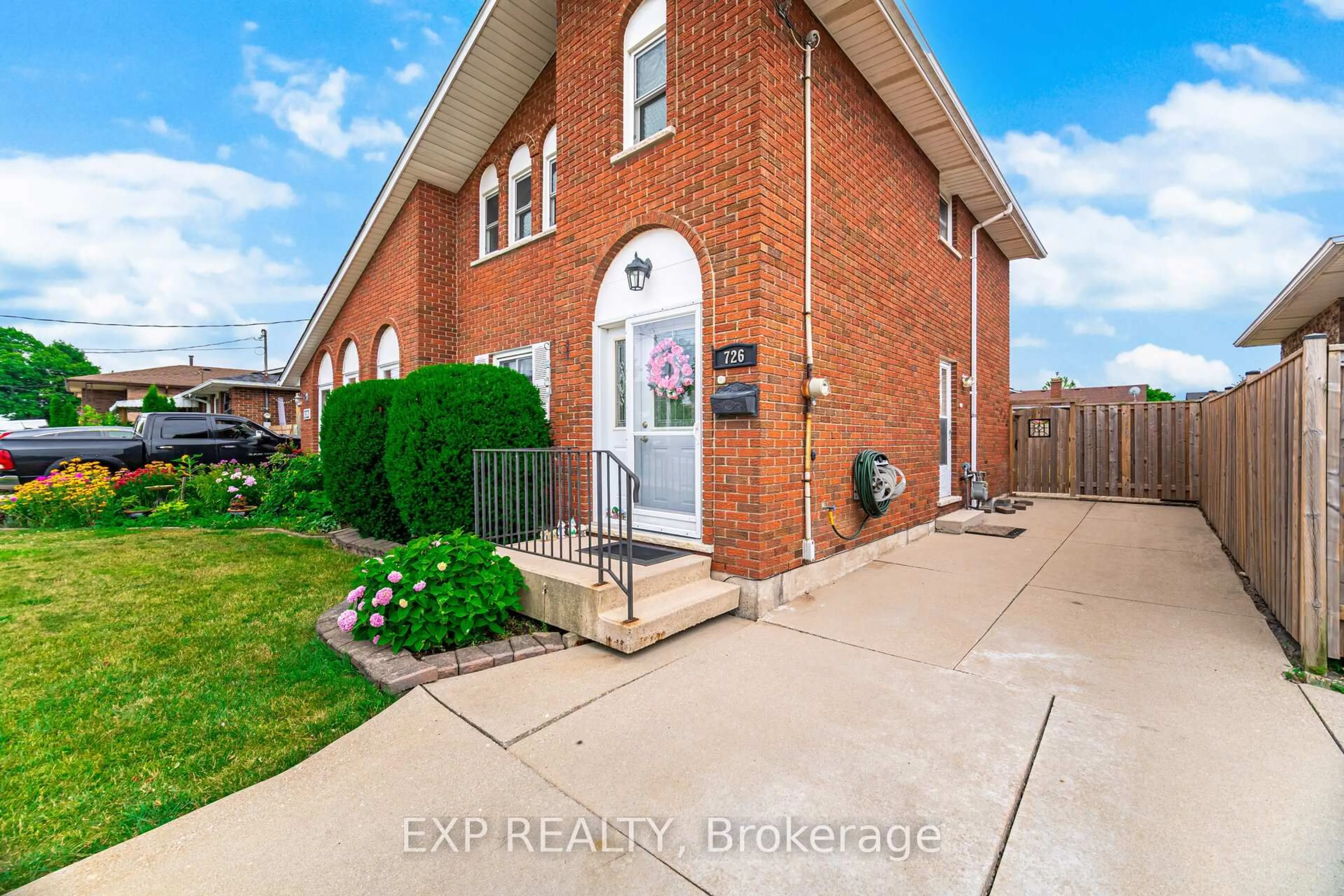 Home with brick exterior material, street for 726 LIMERIDGE Rd, Hamilton Ontario L8W 1A3