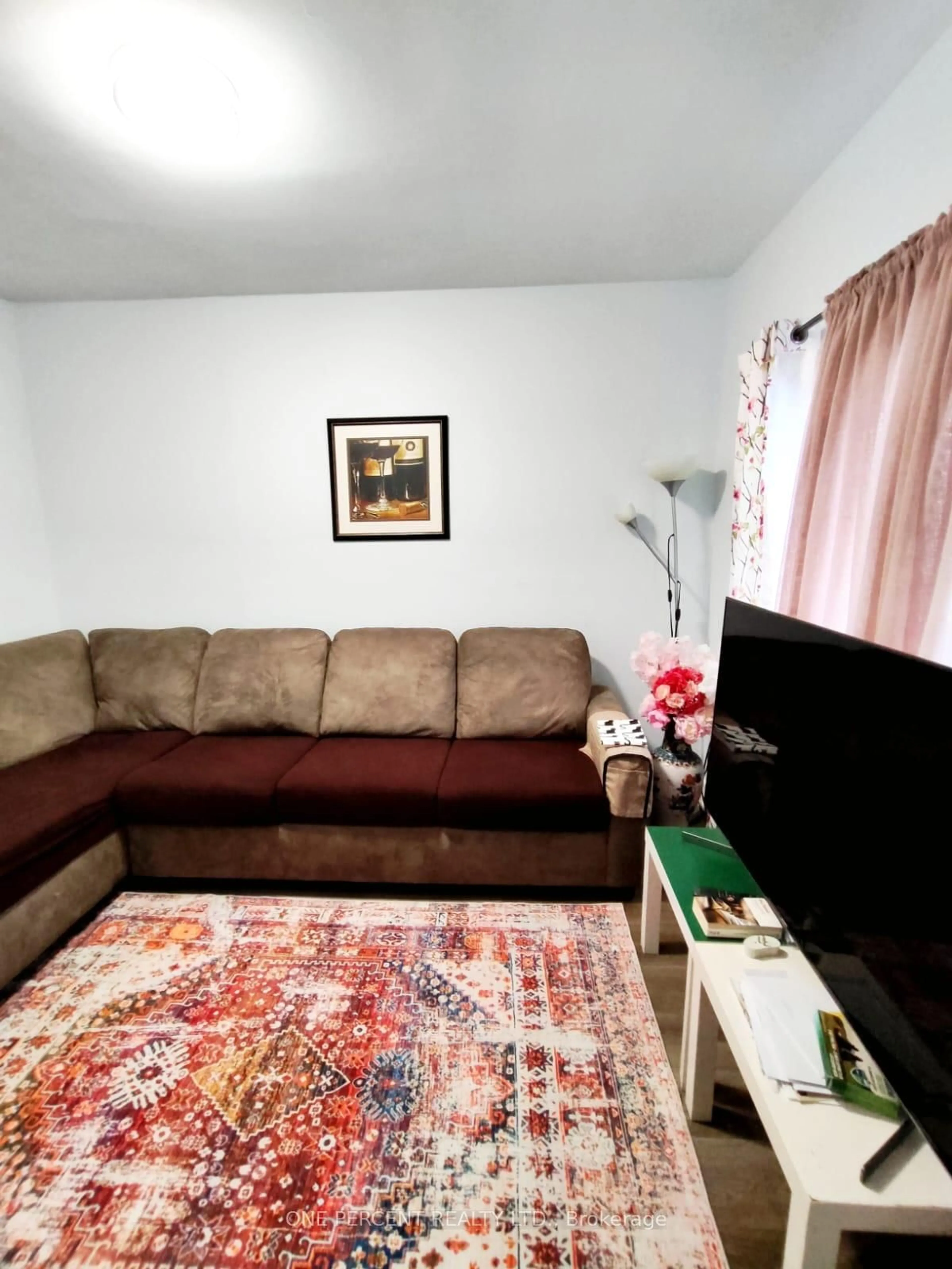 Living room with furniture, unknown for 125 Pamilla St, Ottawa Ontario K1S 3K9