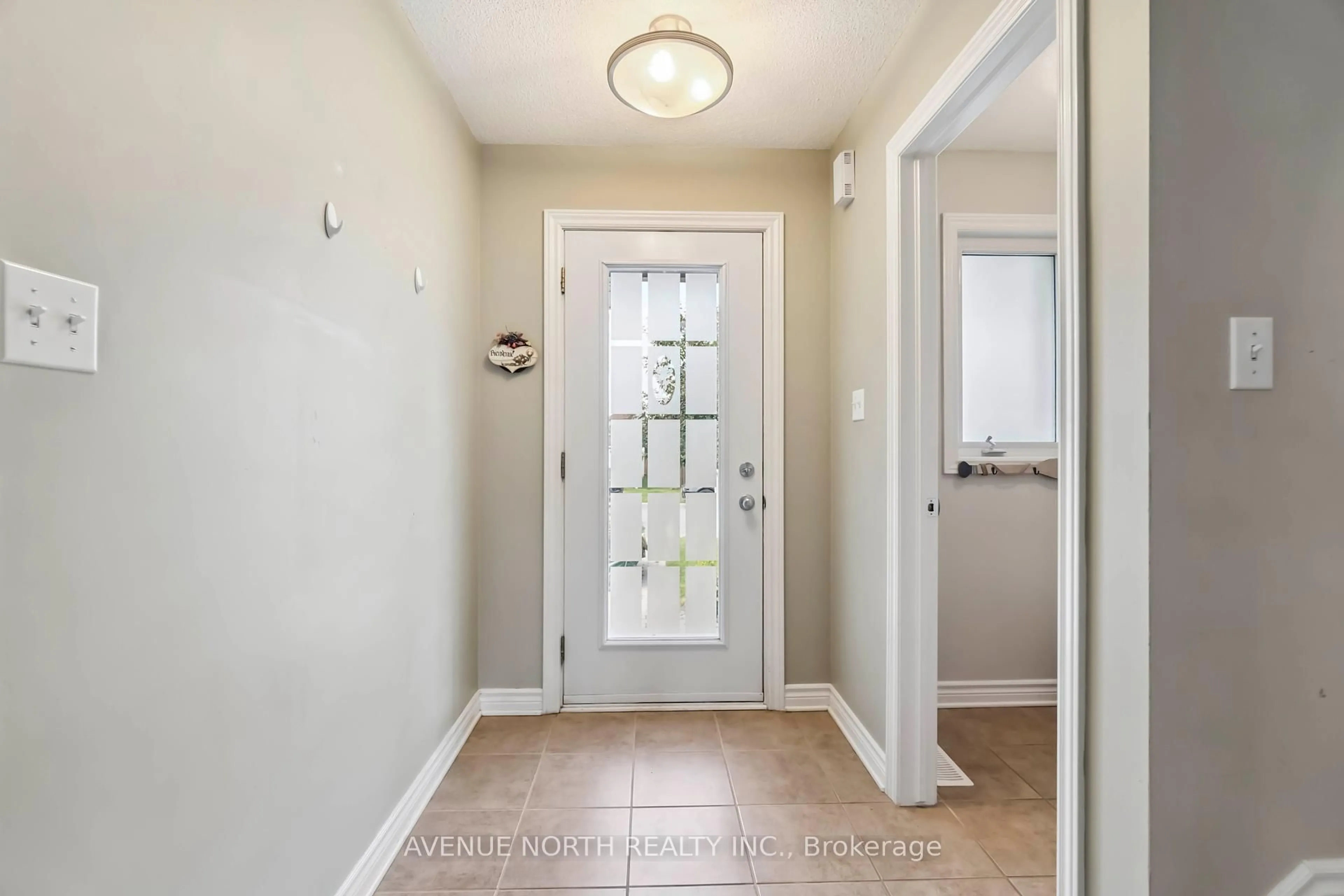 Indoor entryway for 309 Mercury St, Clarence-Rockland Ontario K4K 0G6