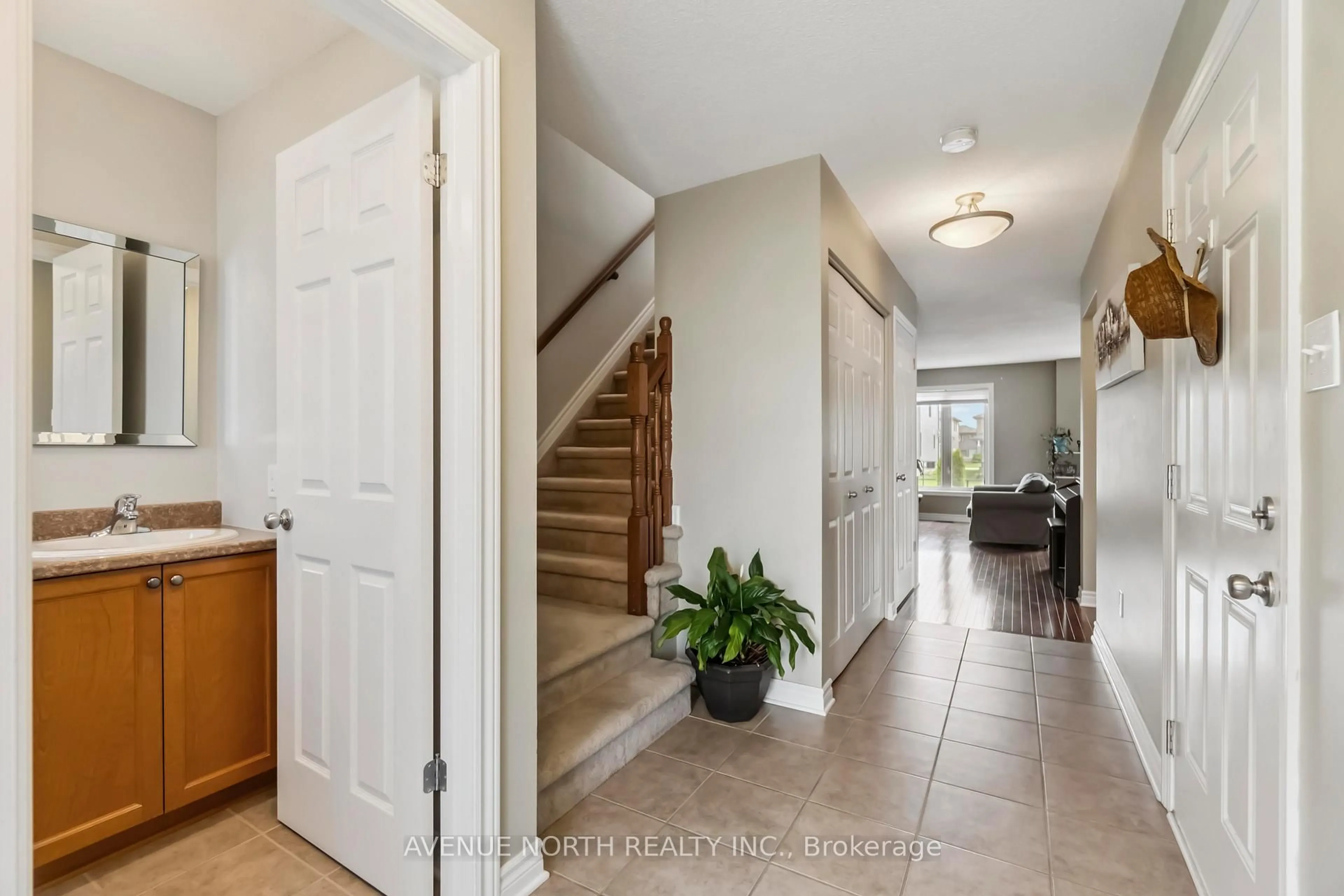Indoor entryway for 309 Mercury St, Clarence-Rockland Ontario K4K 0G6