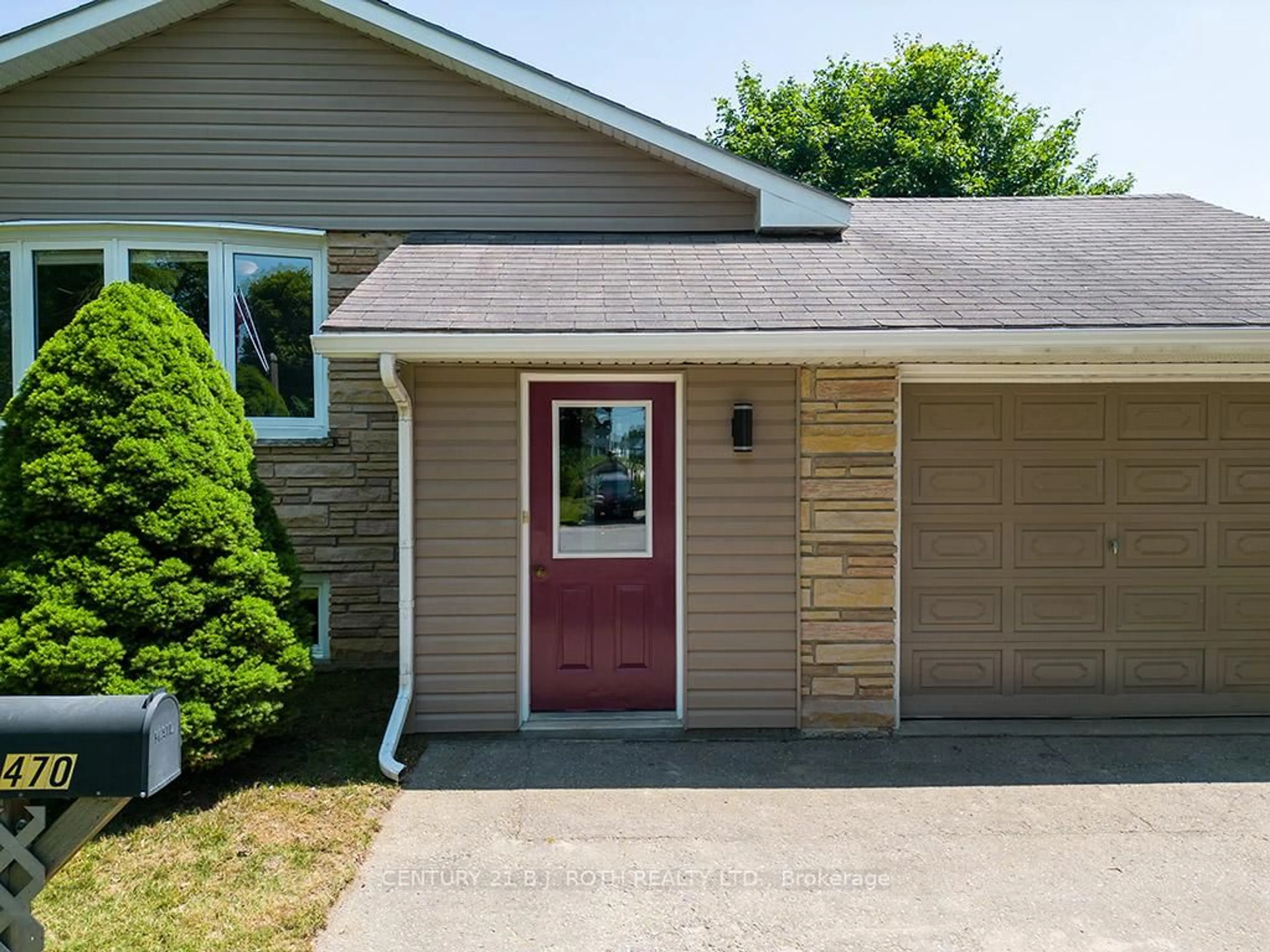 Home with vinyl exterior material, street for 470 Wellington St, Wellington North Ontario N0G 2L2