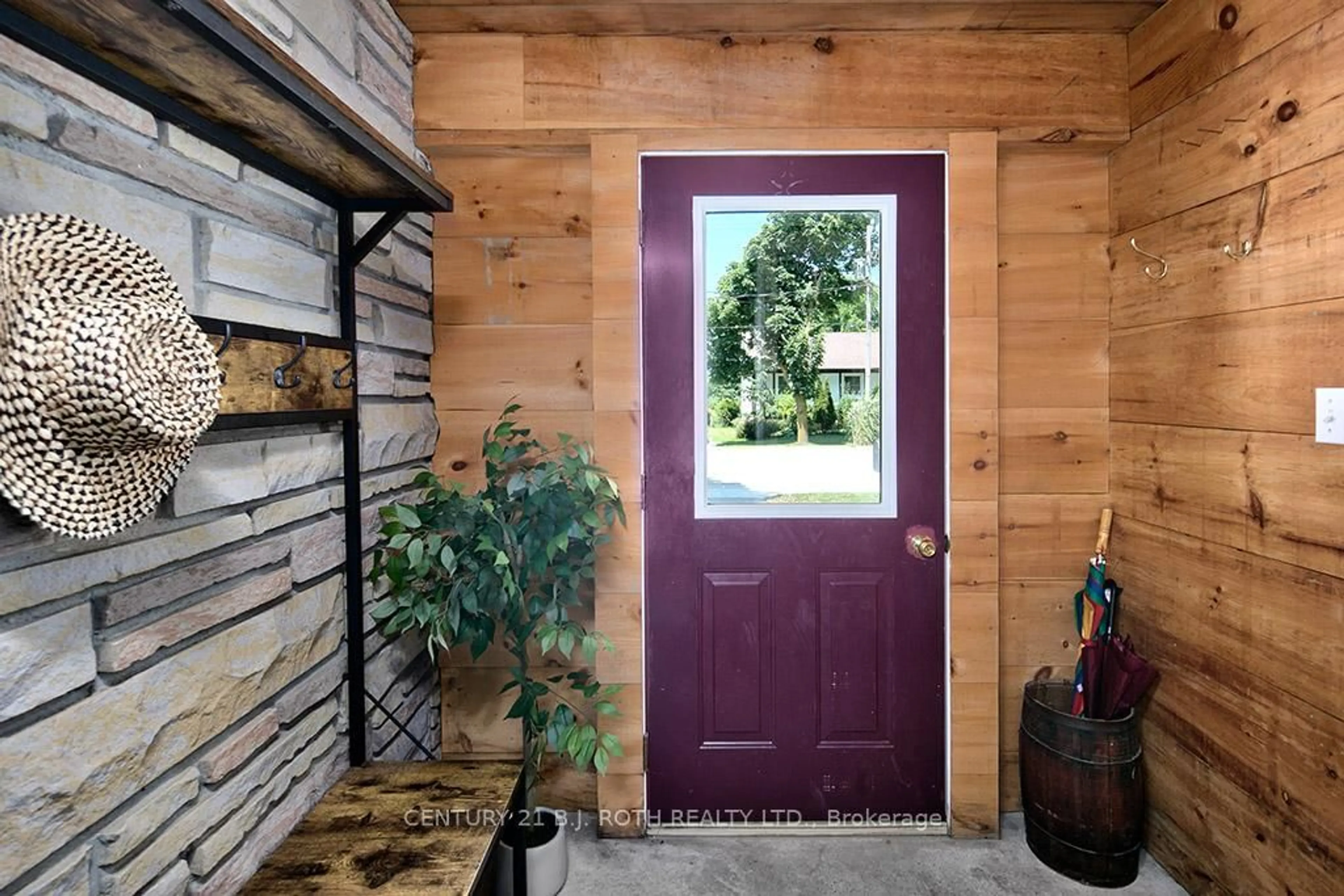 Indoor entryway for 470 Wellington St, Wellington North Ontario N0G 2L2