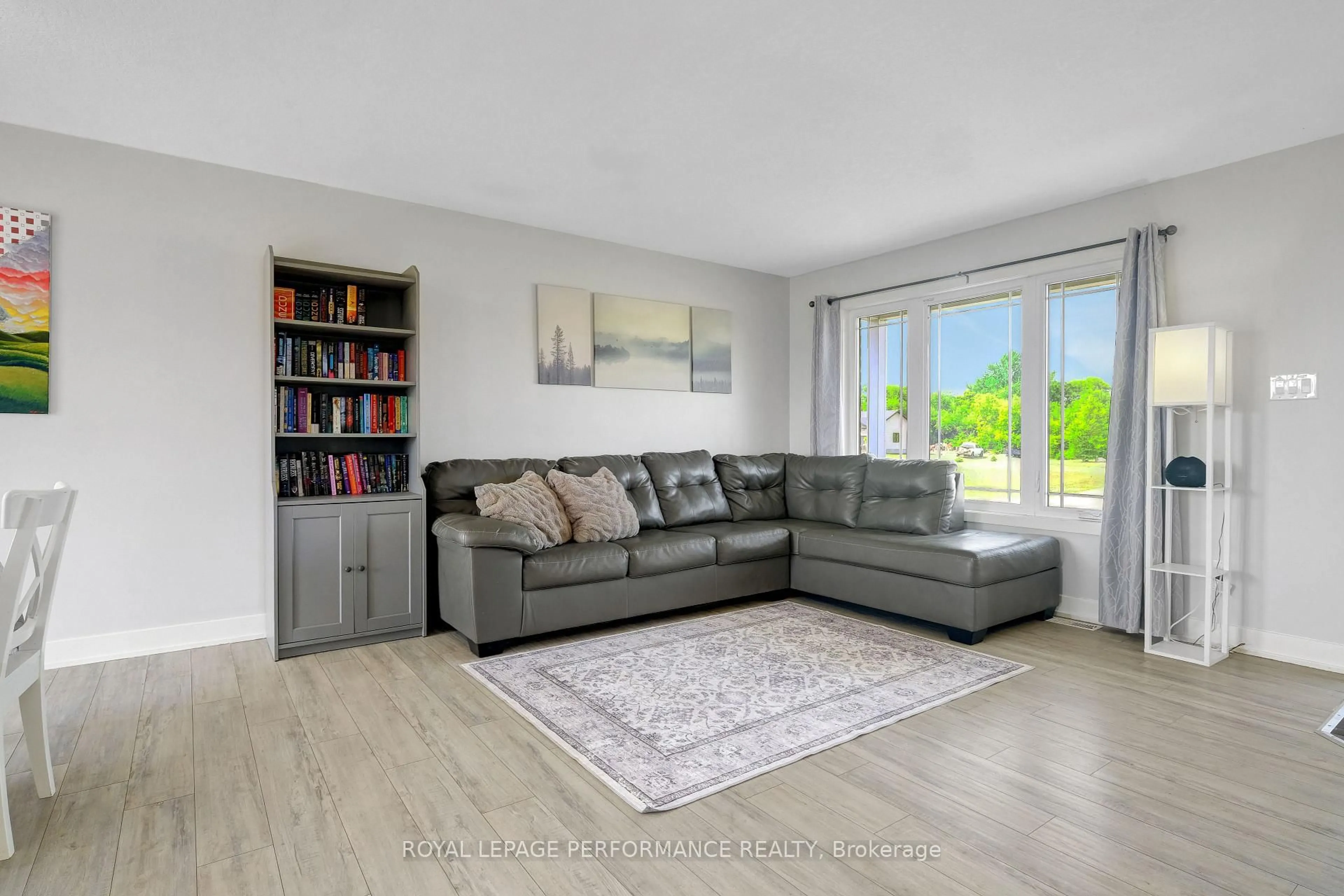 Living room with furniture, unknown for 2995 Drew Dr, North Dundas Ontario K0E 1W0