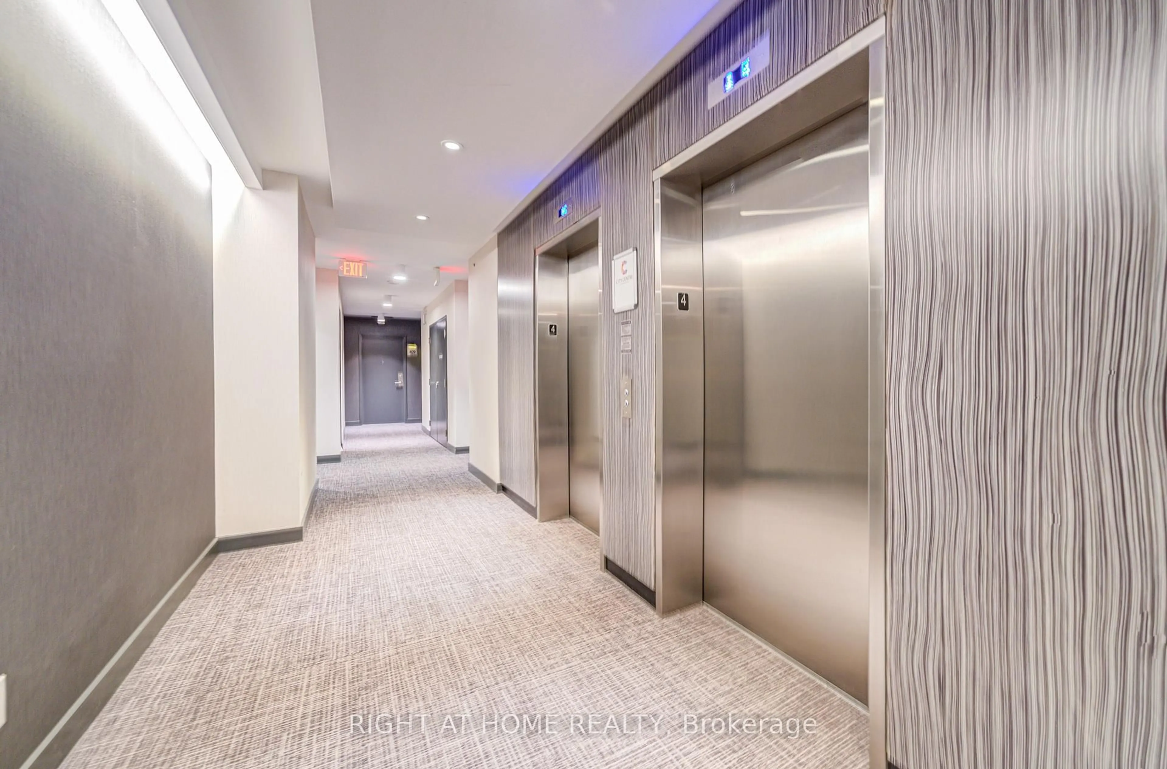 Indoor foyer for 85 Duke St #405, Kitchener Ontario N2H 0B7