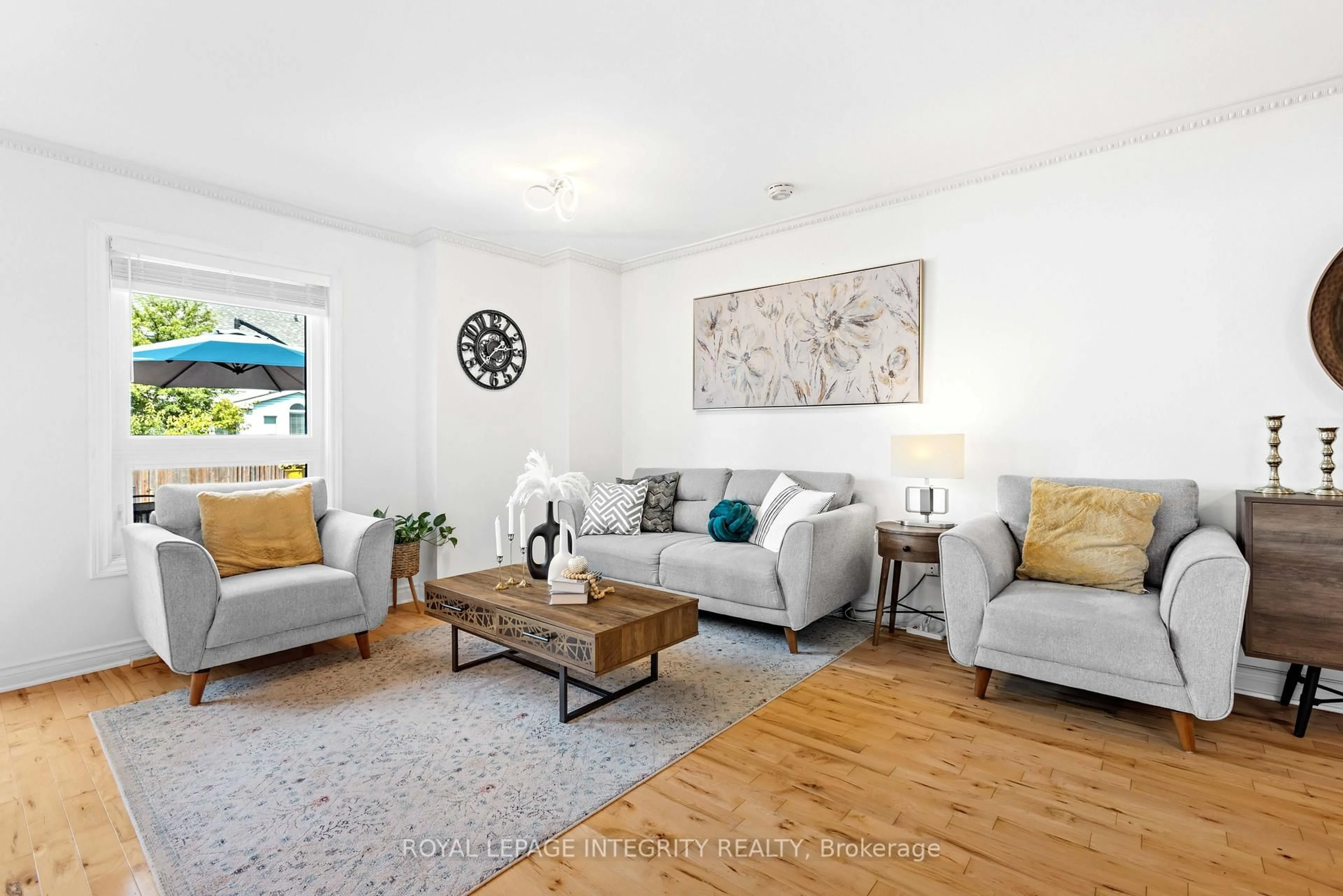 Living room with furniture, unknown for 11 DAVENTRY Cres, Ottawa Ontario K2J 4N5