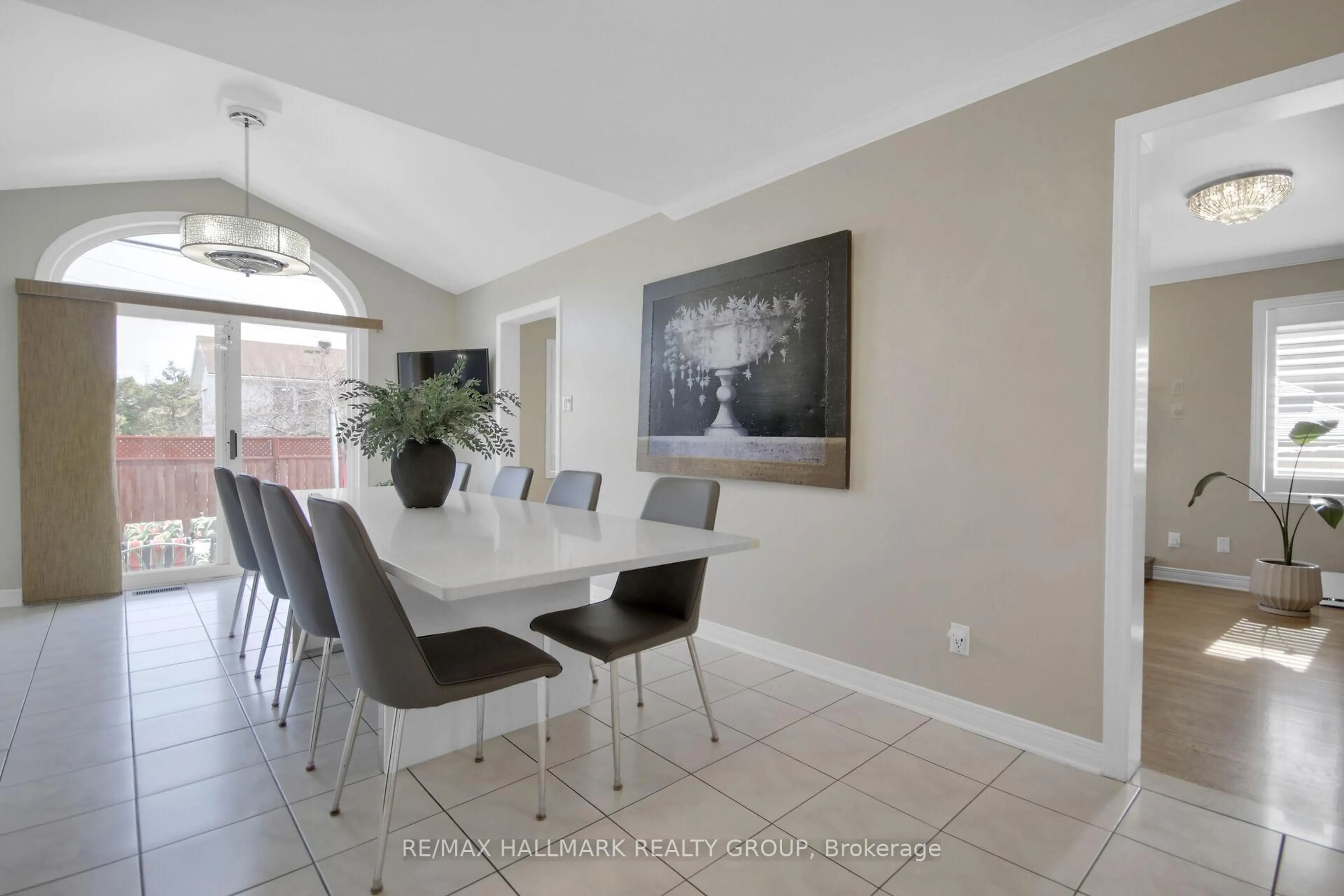 Dining room, ceramic/tile floor for 1498 Kingsdale Ave, Ottawa Ontario K1T 1H2