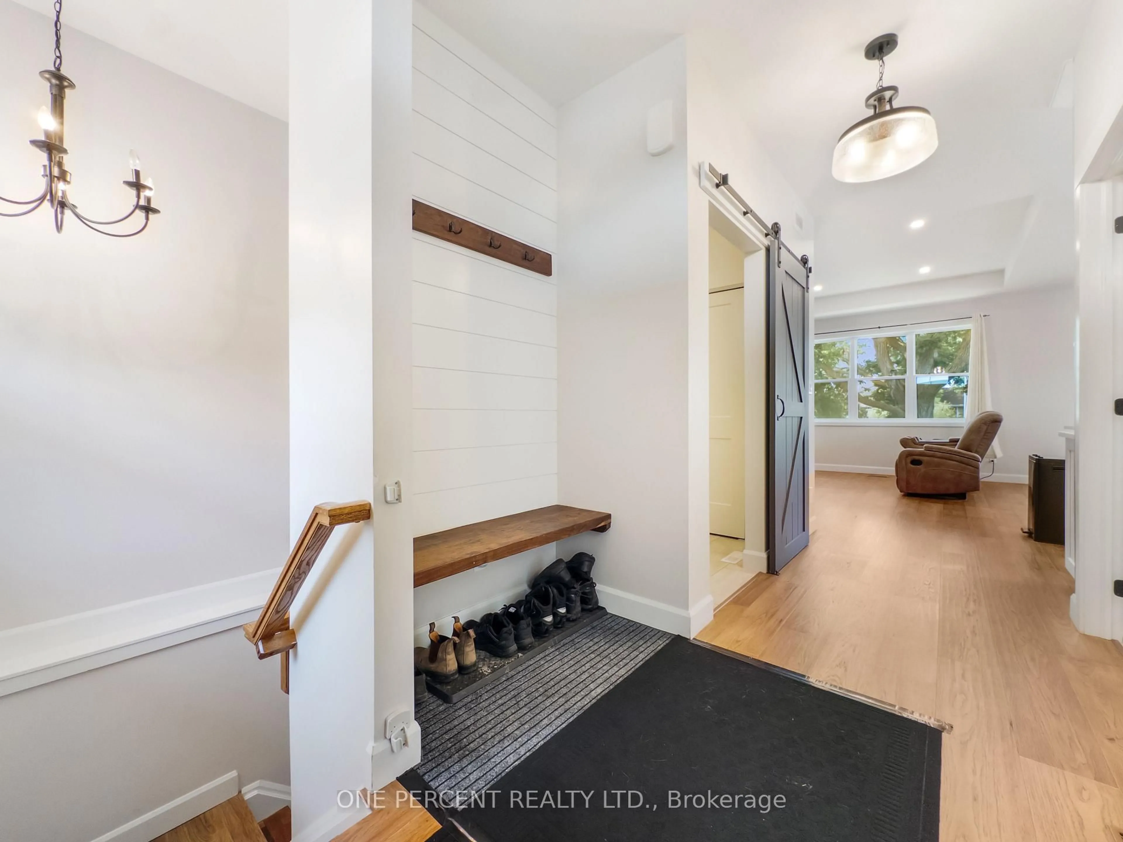 Indoor entryway for 62 Craig St, Belleville Ontario K8P 2J9