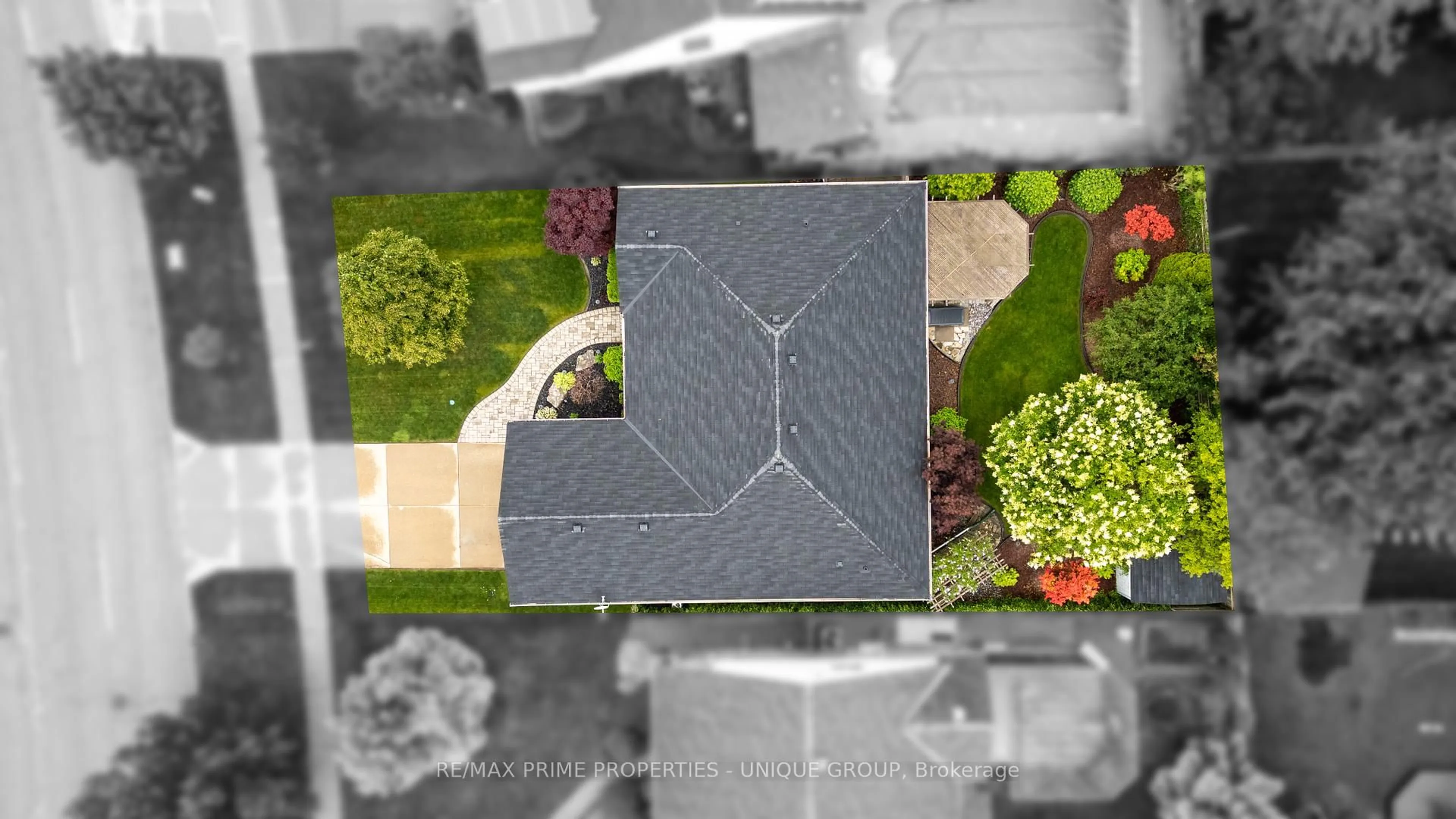 A pic from outside/outdoor area/front of a property/back of a property/a pic from drone, street for 1058 Finch Dr, Sarnia Ontario N7S 6A8