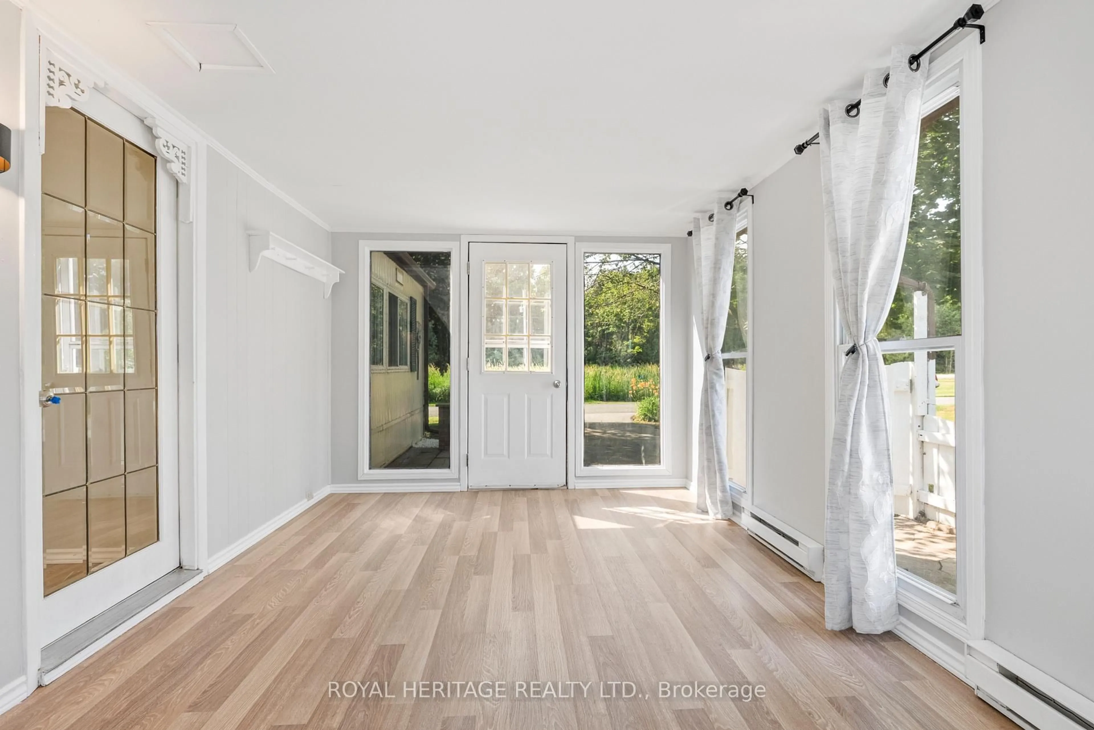 Indoor entryway for 21 Macal Dr, Kawartha Lakes Ontario K9V 4R3