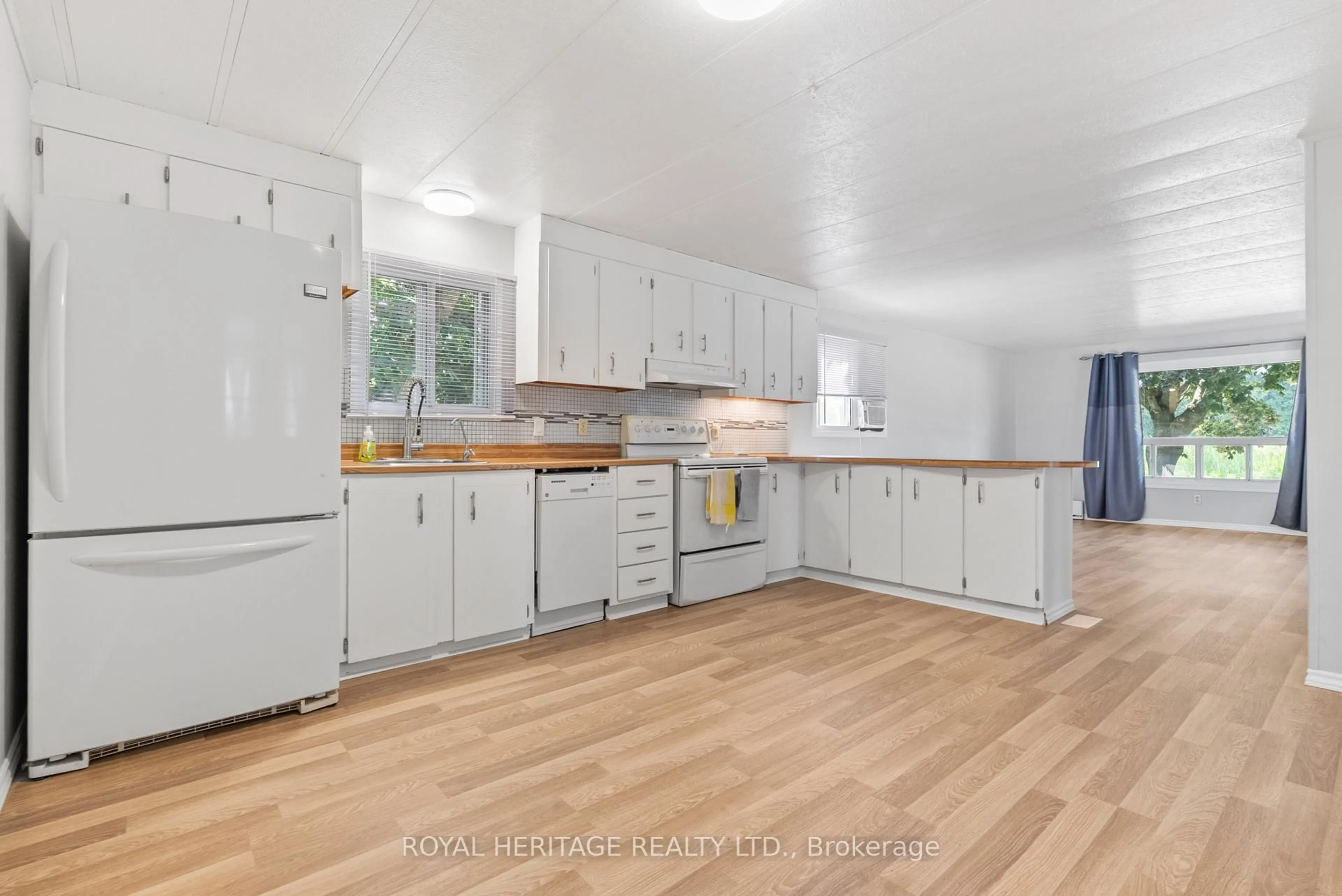 Standard kitchen, unknown for 21 Macal Dr, Kawartha Lakes Ontario K9V 4R3