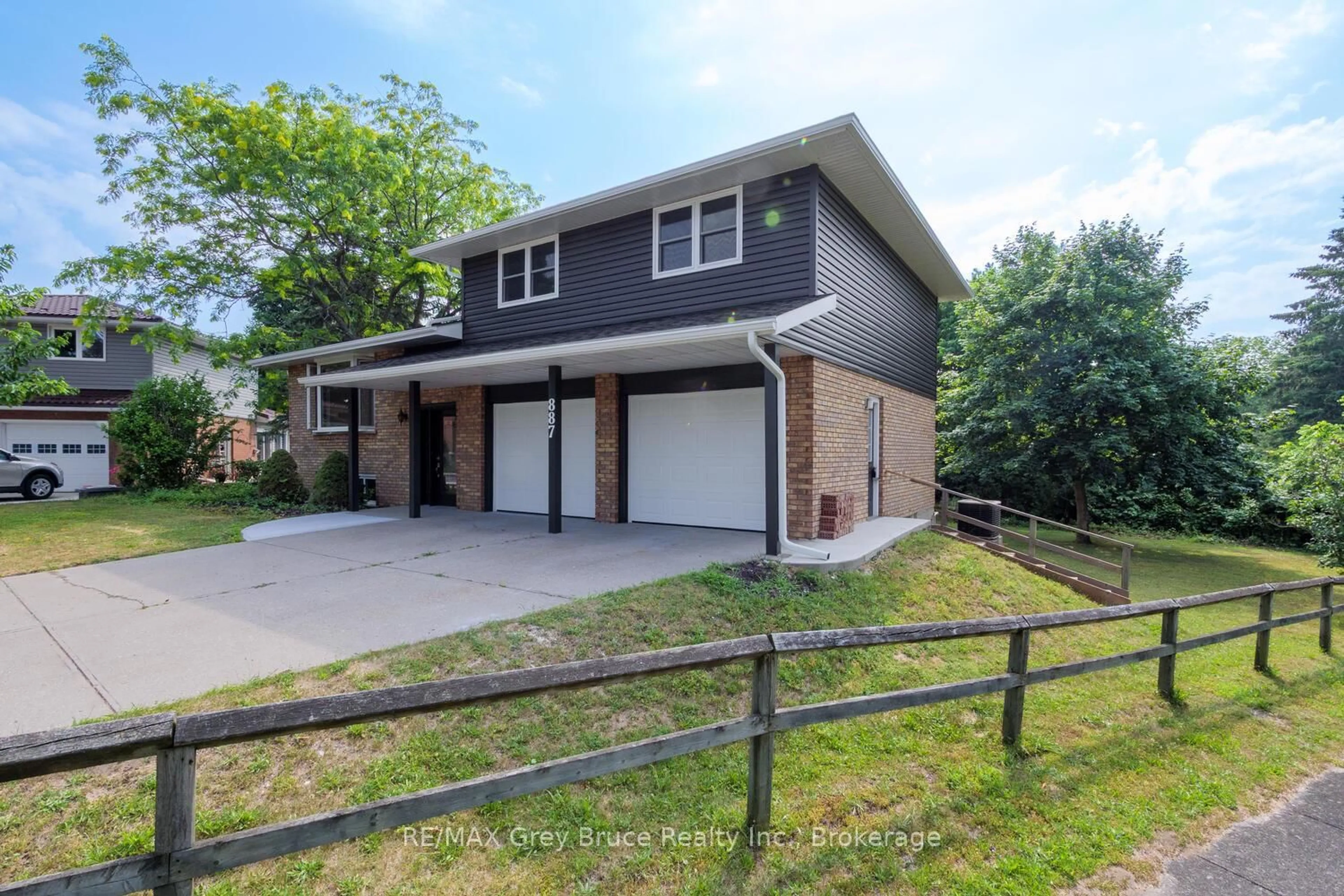 Home with brick exterior material, street for 887 nodwell Crt, Saugeen Shores Ontario N0H 2C4