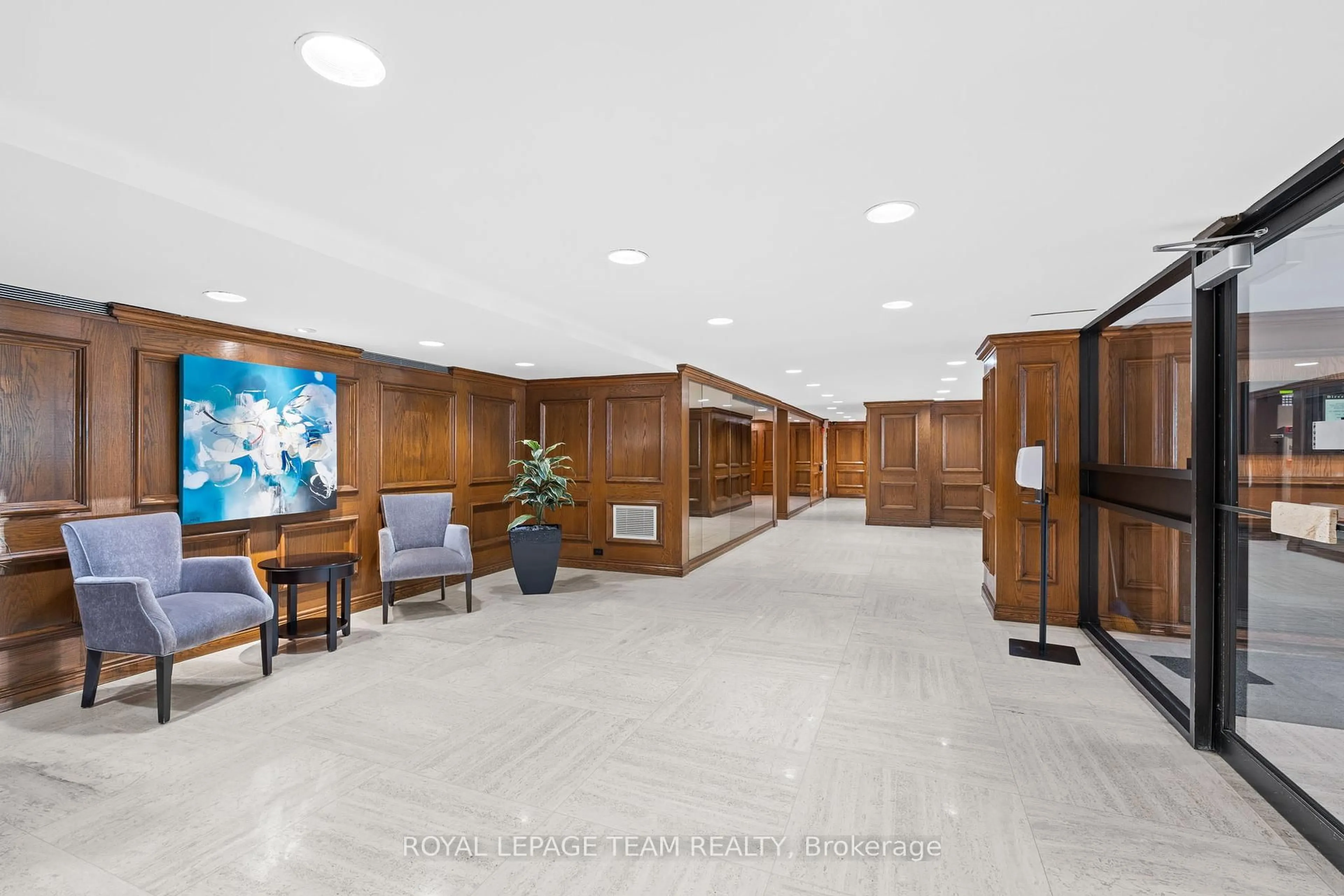 Lobby for 530 Laurier Ave #604, Ottawa Ontario K1R 7T1