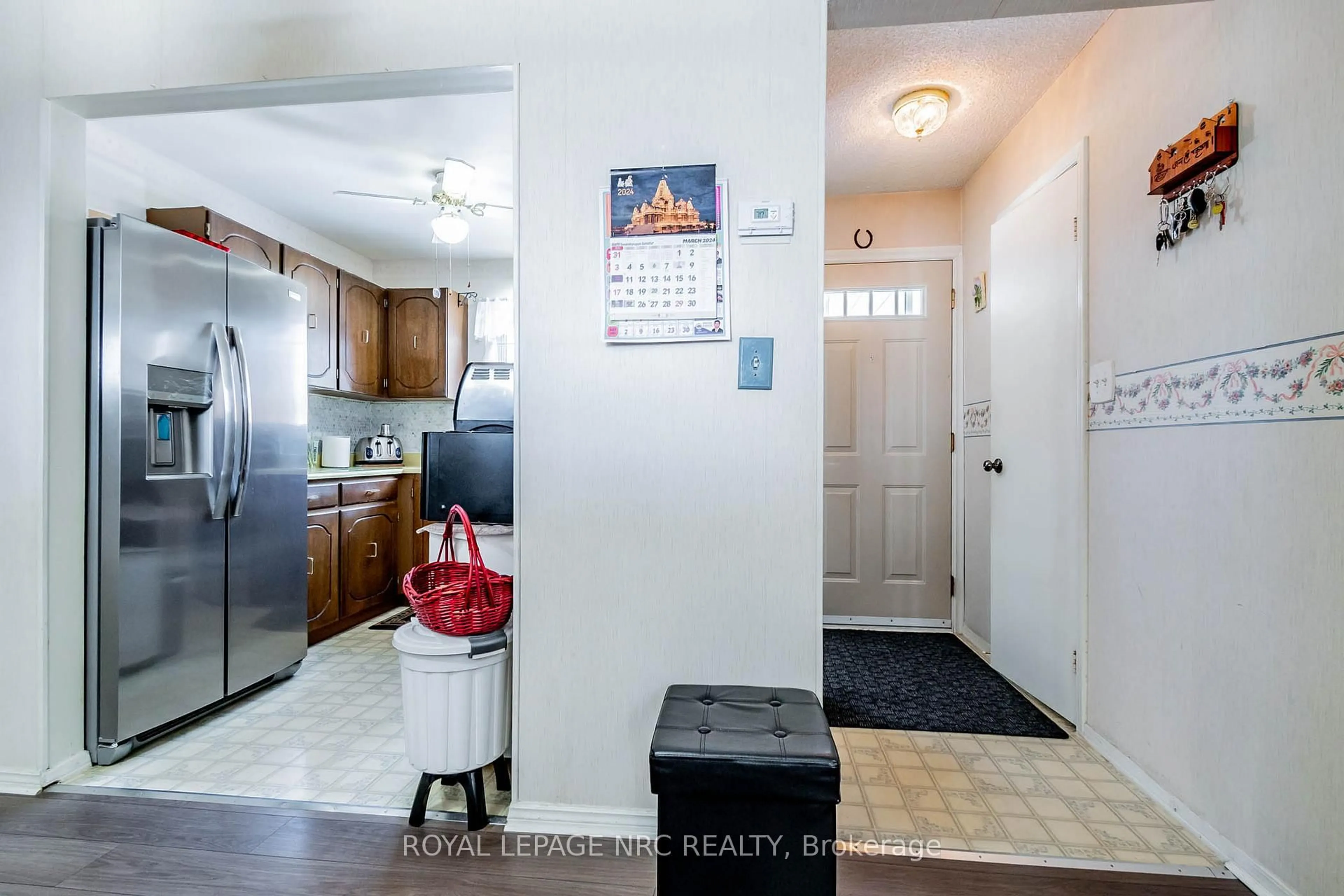 Indoor entryway for 64 FORSTER St #14, St. Catharines Ontario L2N 6T5