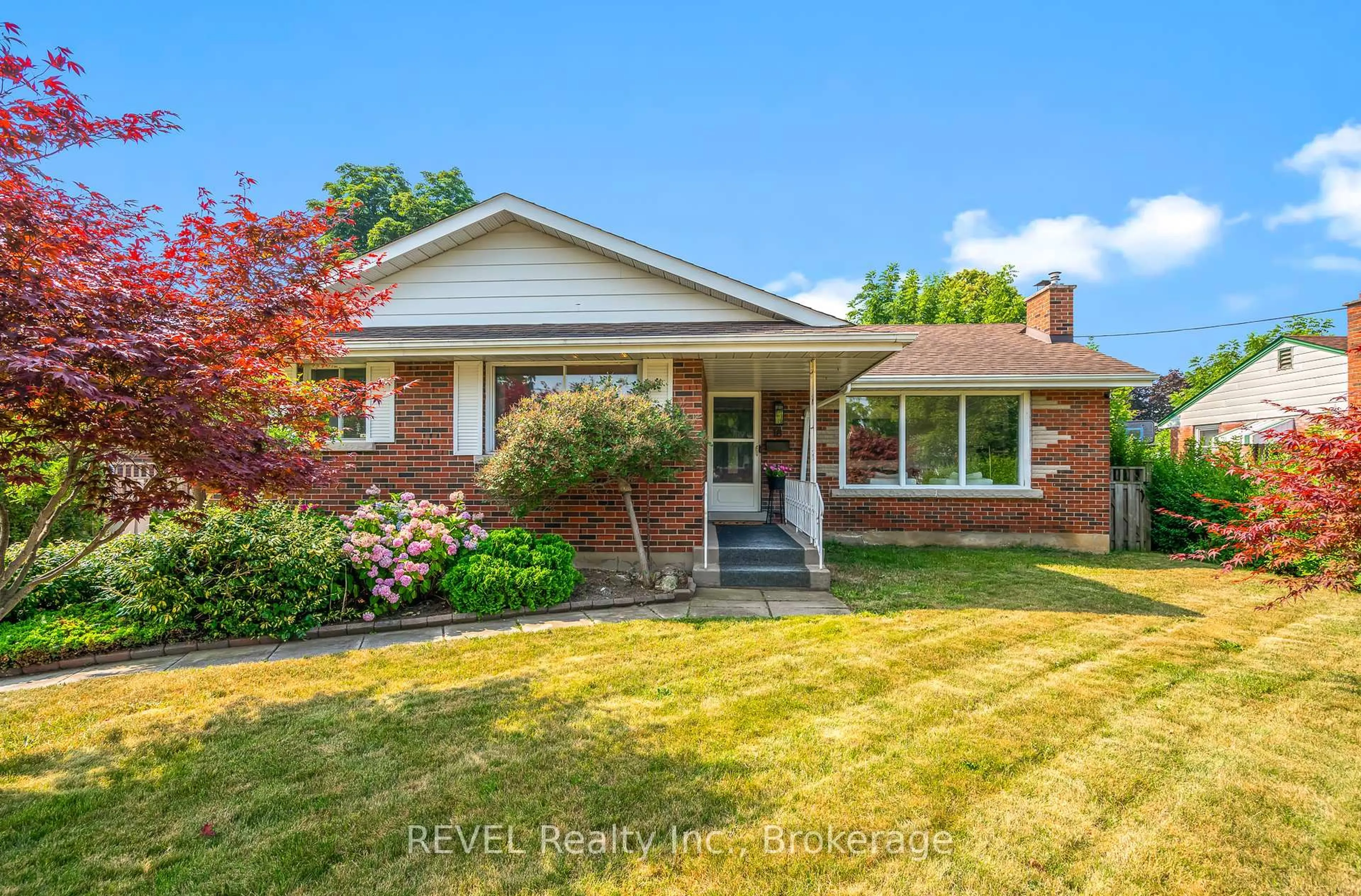Home with brick exterior material, street for 18 Broadmore Ave, St. Catharines Ontario L2M 6A5