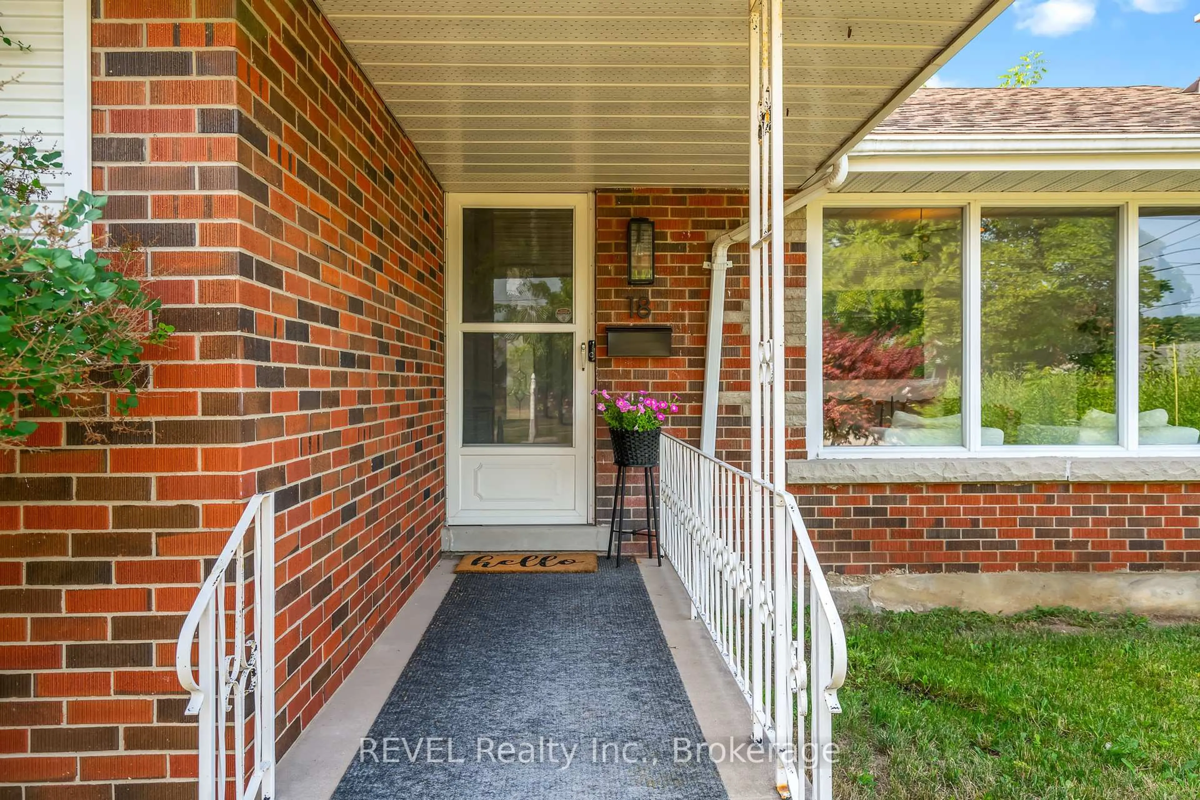 Home with brick exterior material, street for 18 Broadmore Ave, St. Catharines Ontario L2M 6A5