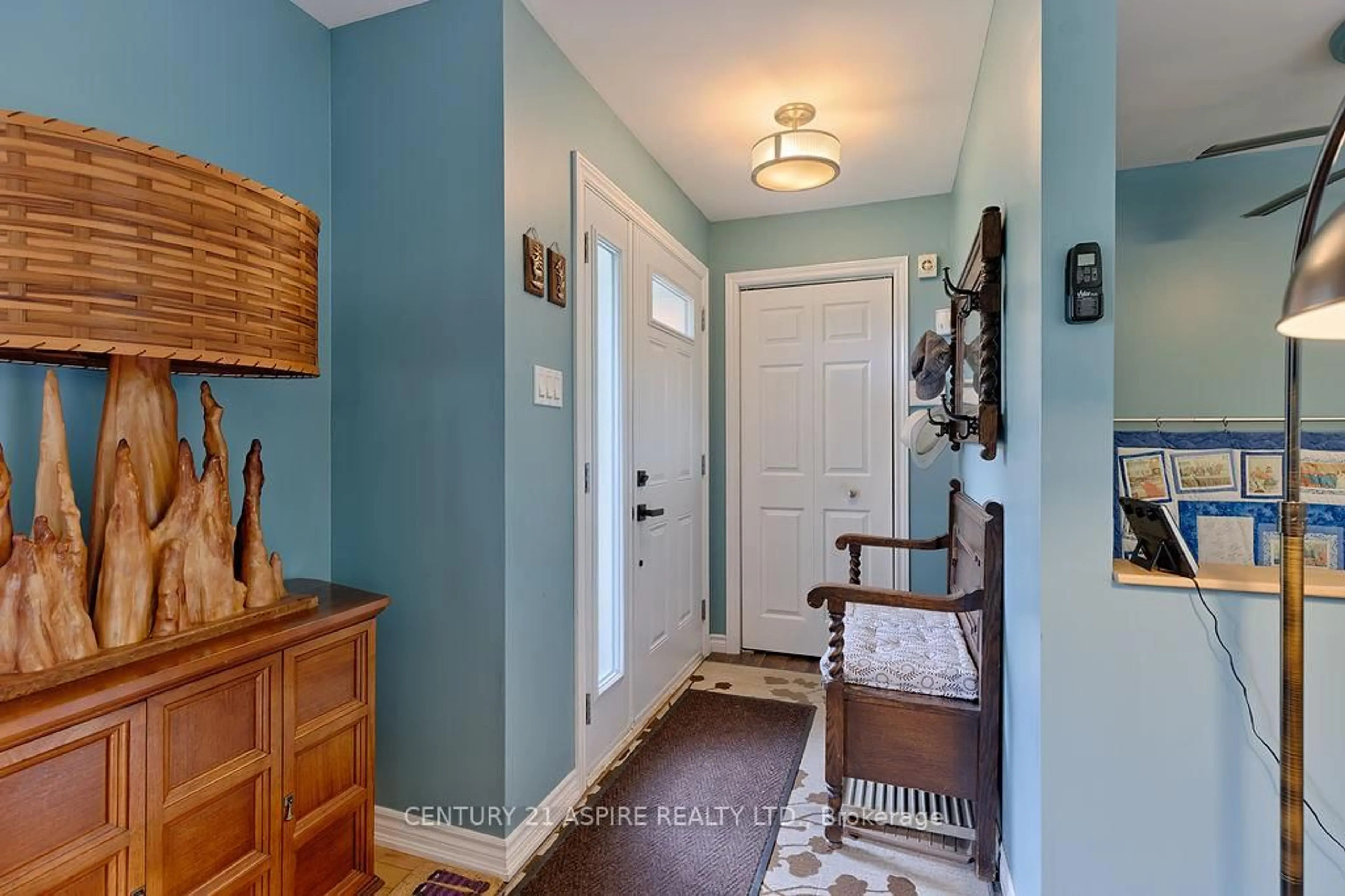 Indoor entryway for 539 Schwan Rd, Pembroke Ontario K8A 6W8