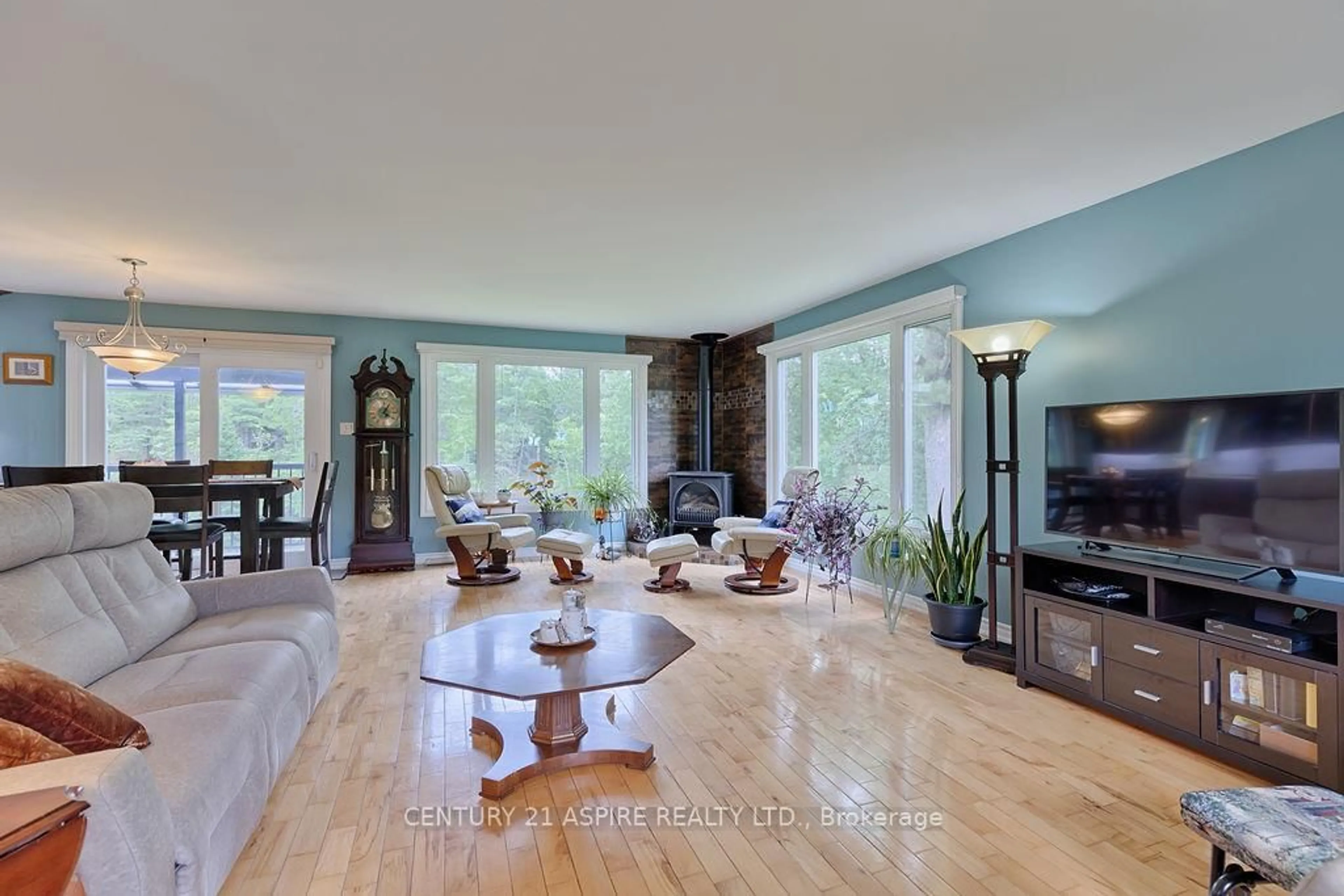 Living room with furniture, unknown for 539 Schwan Rd, Pembroke Ontario K8A 6W8