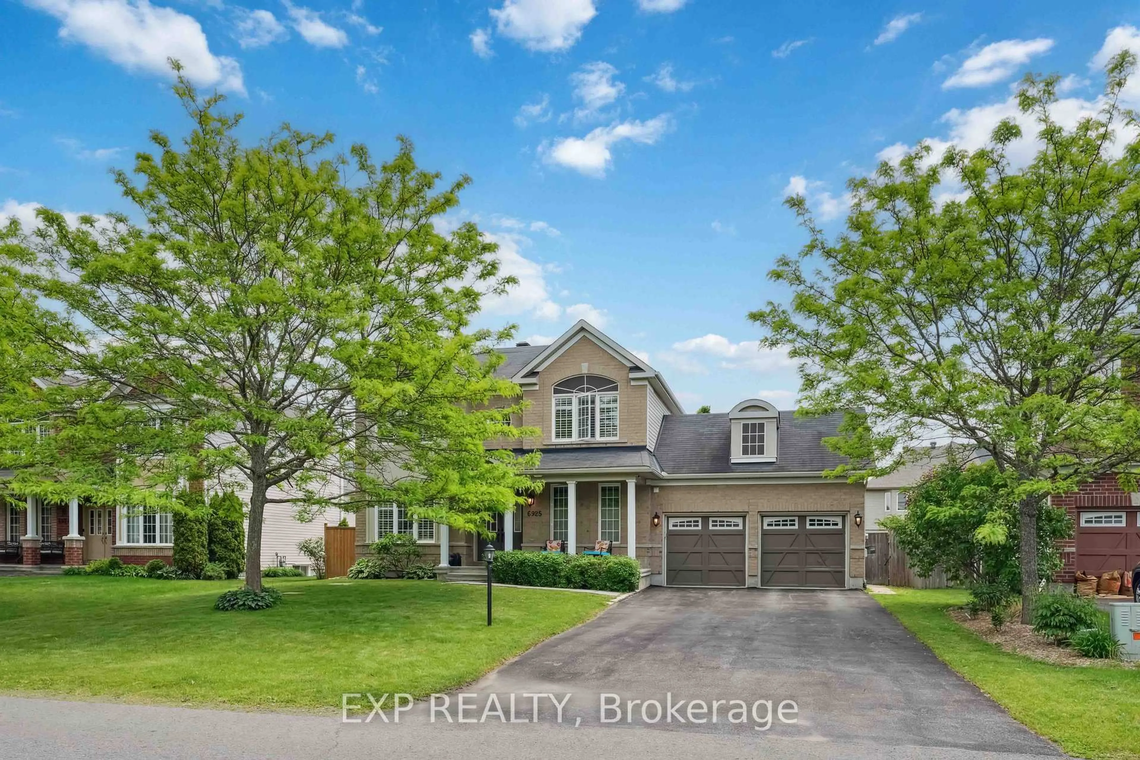 A pic from outside/outdoor area/front of a property/back of a property/a pic from drone, street for 6925 Mary Anne Dr, Greely Ontario K4P 0C1