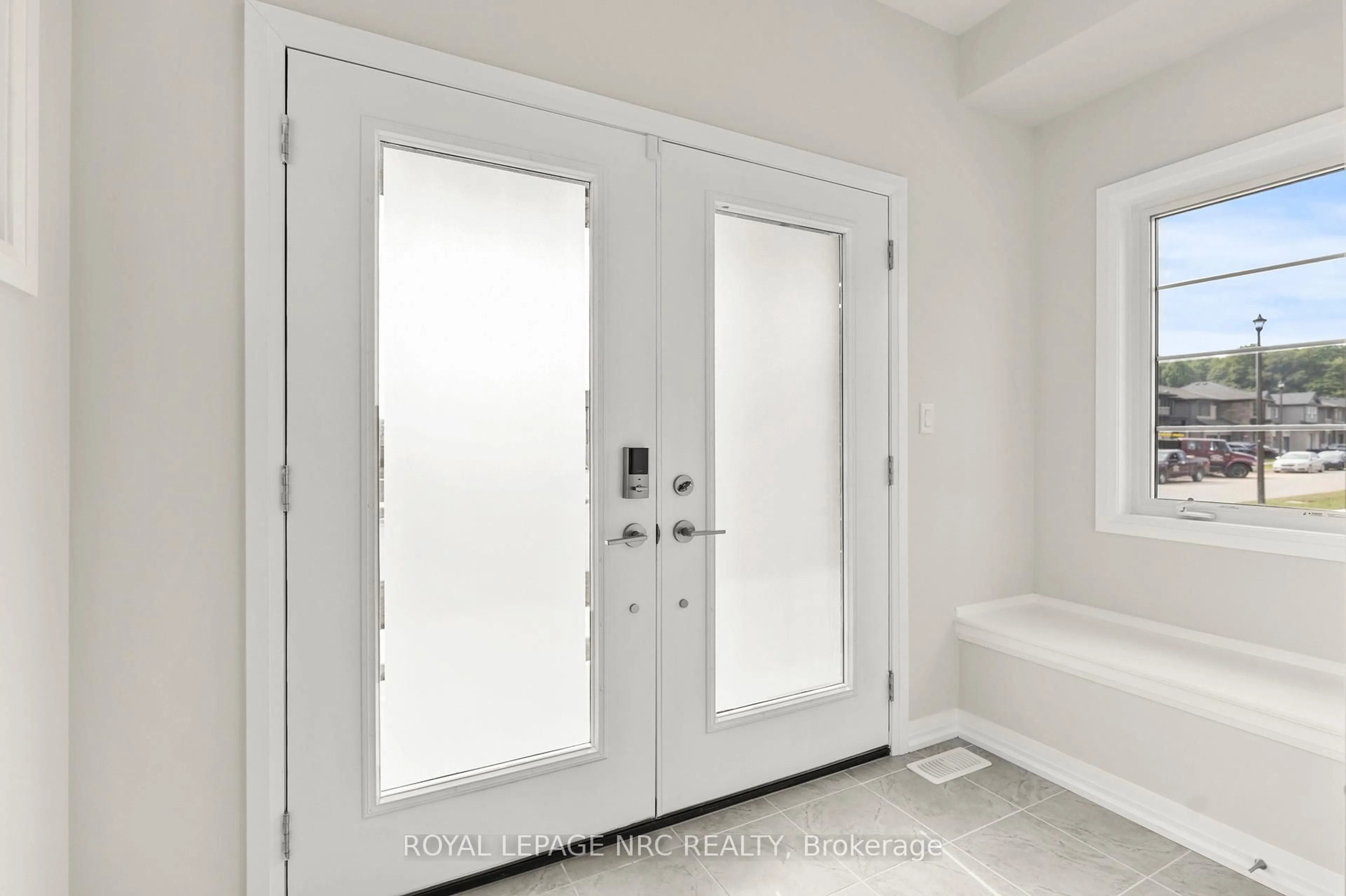 Indoor entryway for 24 Samuel Ave, Pelham Ontario L3B 5N5