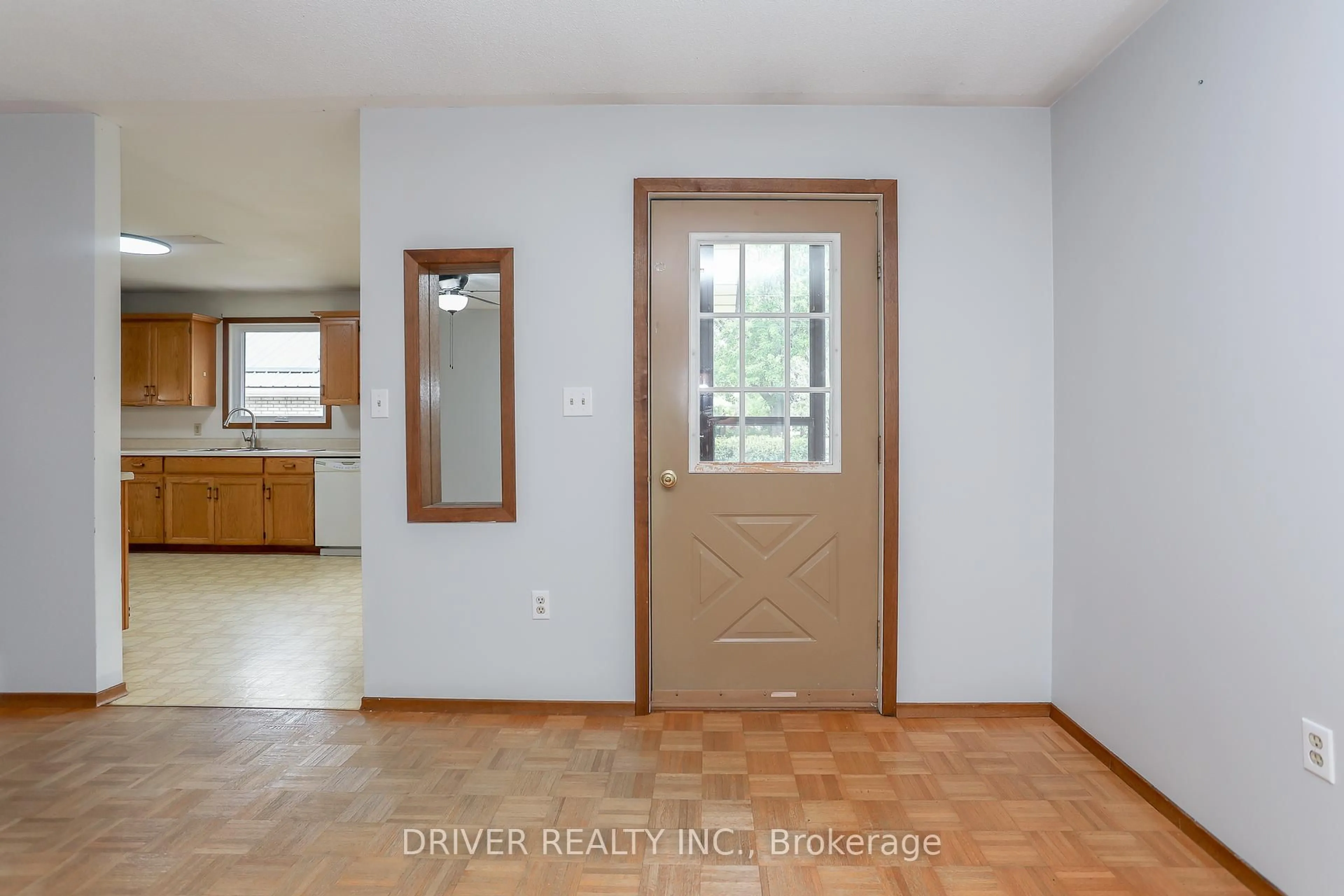 Indoor entryway for 98 CAVERLY Rd, Aylmer Ontario N5H 2P4