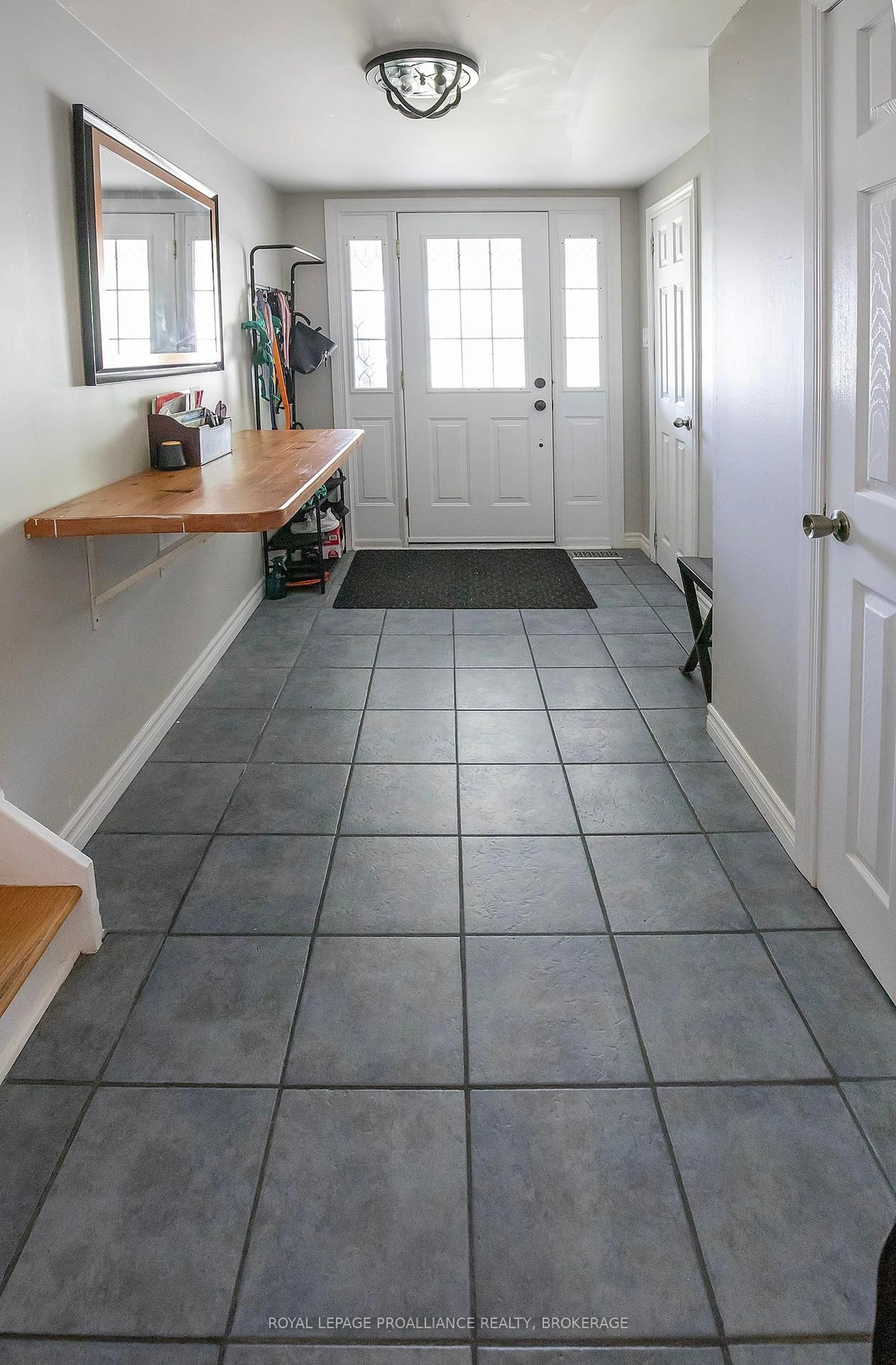 Indoor entryway for 296 Olympus Ave, Kingston Ontario K7M 4T9