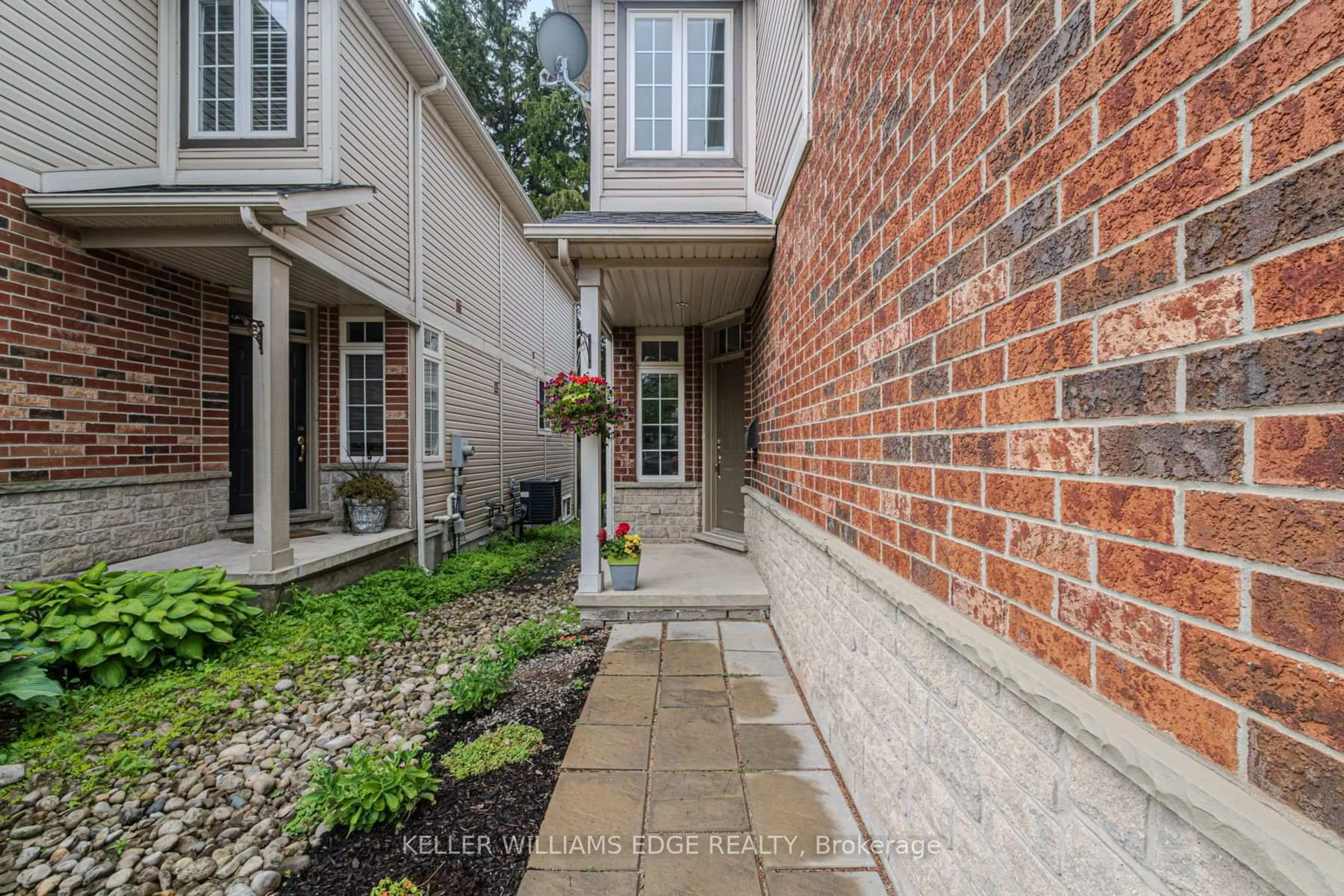 Home with brick exterior material, street for 18 Sunnycroft Crt, Hamilton Ontario L0R 2H4