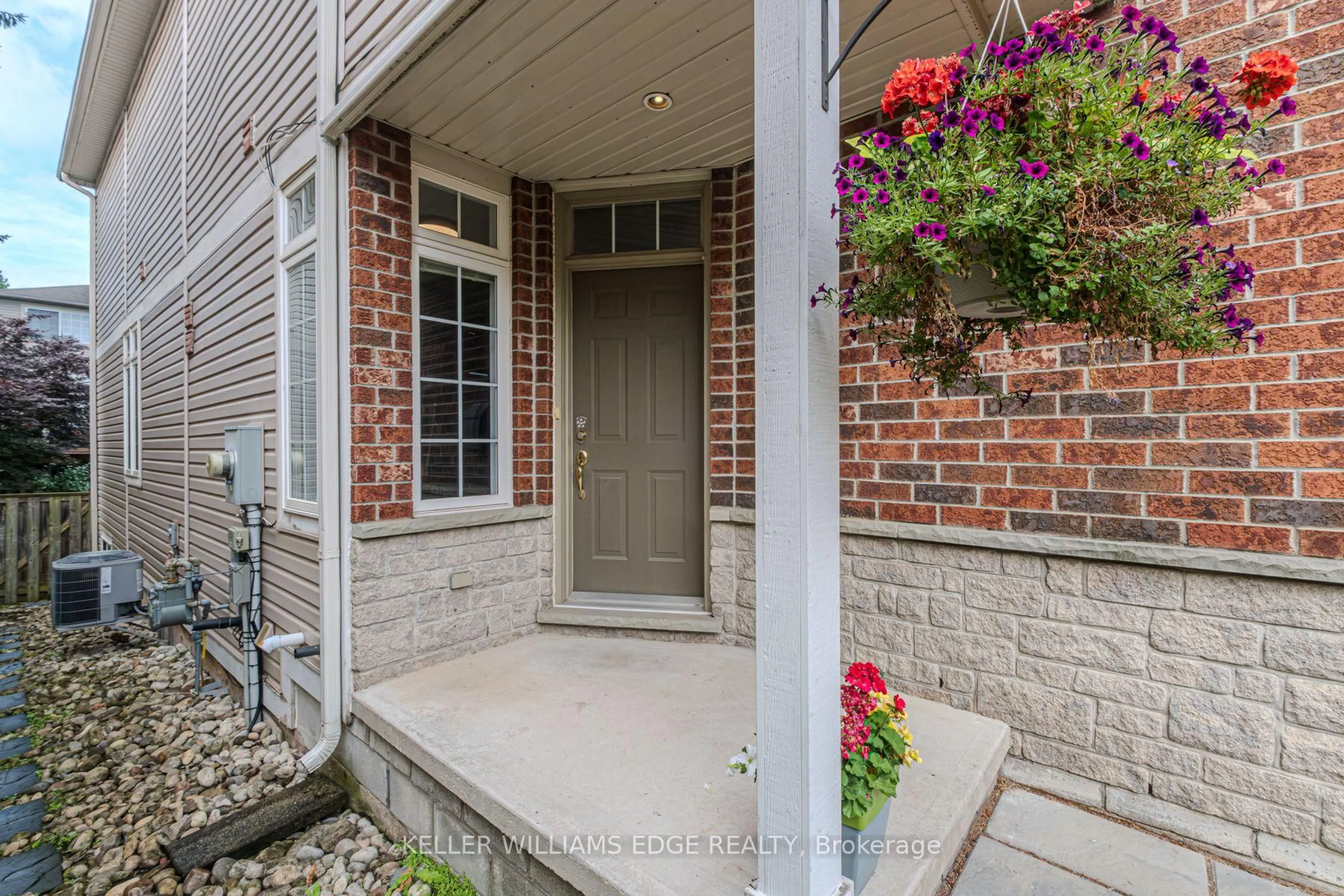 Unknown for 18 Sunnycroft Crt, Hamilton Ontario L0R 2H4