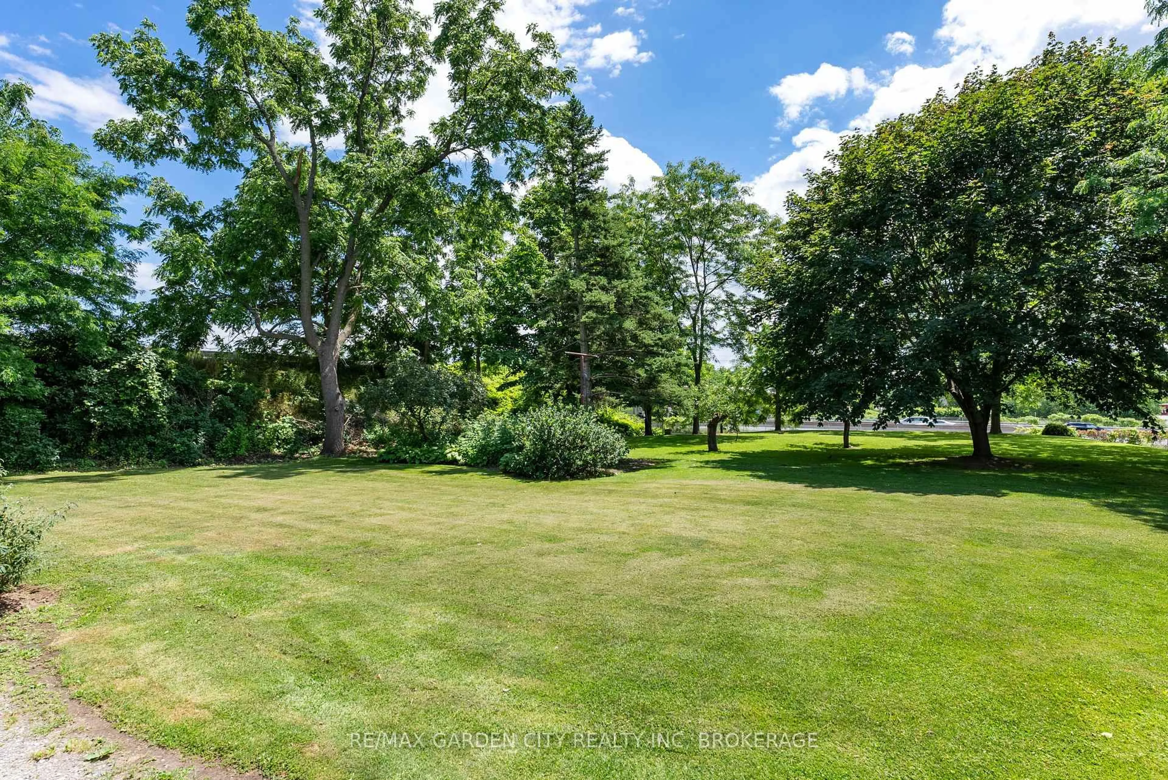 A pic from outside/outdoor area/front of a property/back of a property/a pic from drone, forest/trees view for 5400 North Service Rd, Lincoln Ontario L0R 1B3