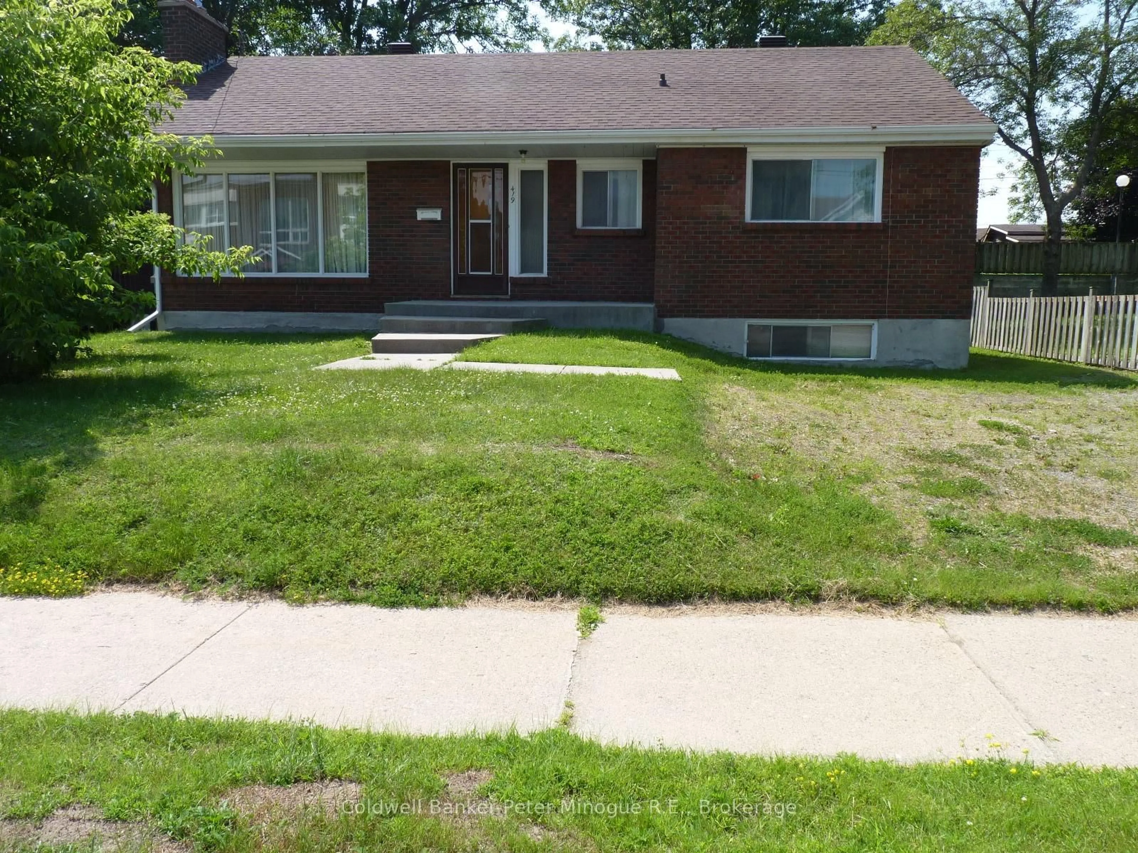 Home with vinyl exterior material, street for 419 Duke St, North Bay Ontario P1B 6E9