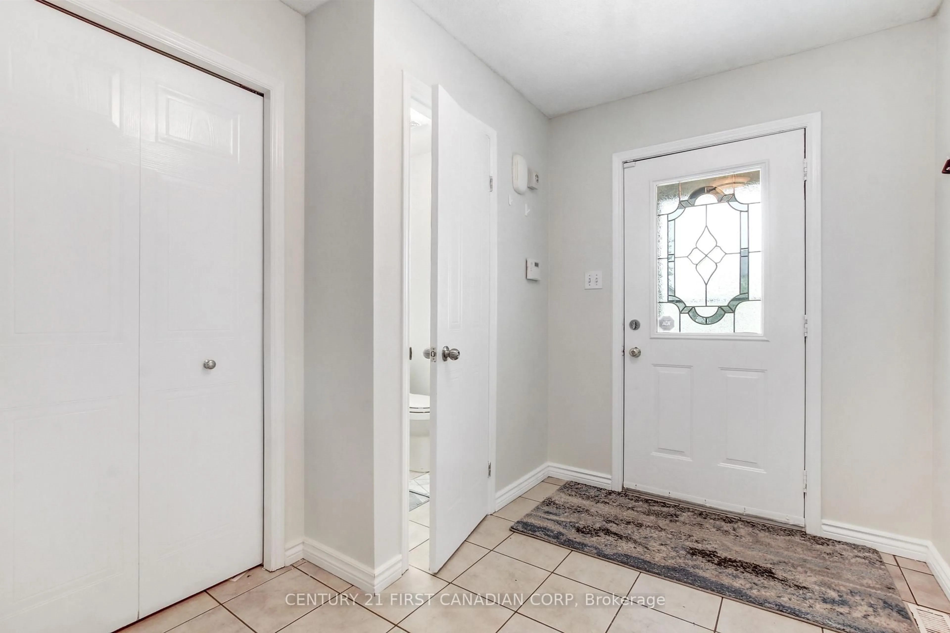 Indoor entryway for 27 Gerald Cres, London South Ontario N5Z 5A3
