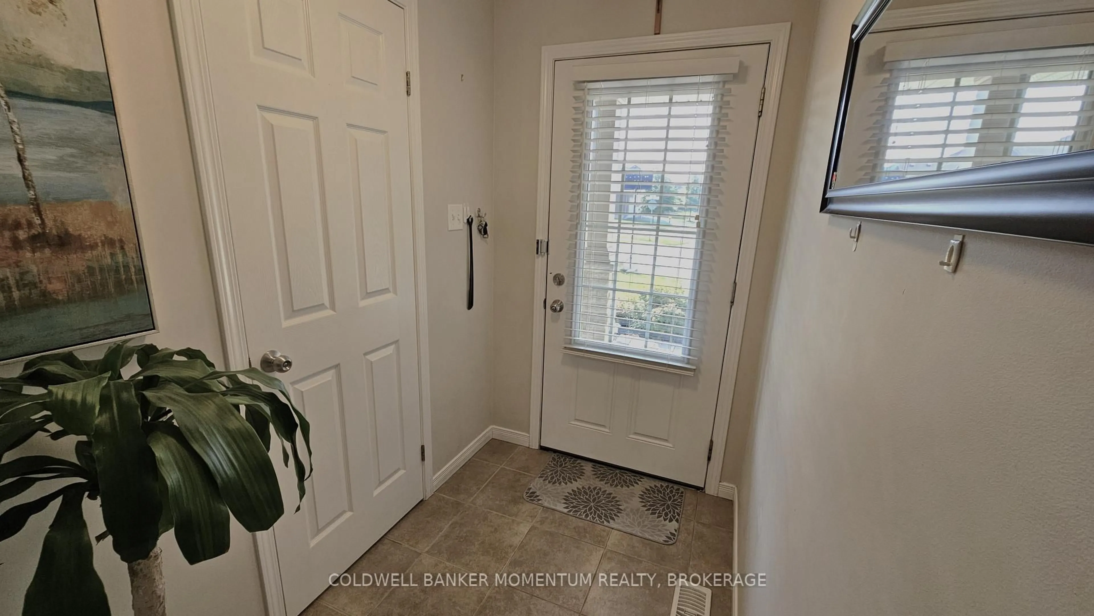 Indoor entryway for 19 Trillium Way, Norfolk Ontario N3Y 0B8