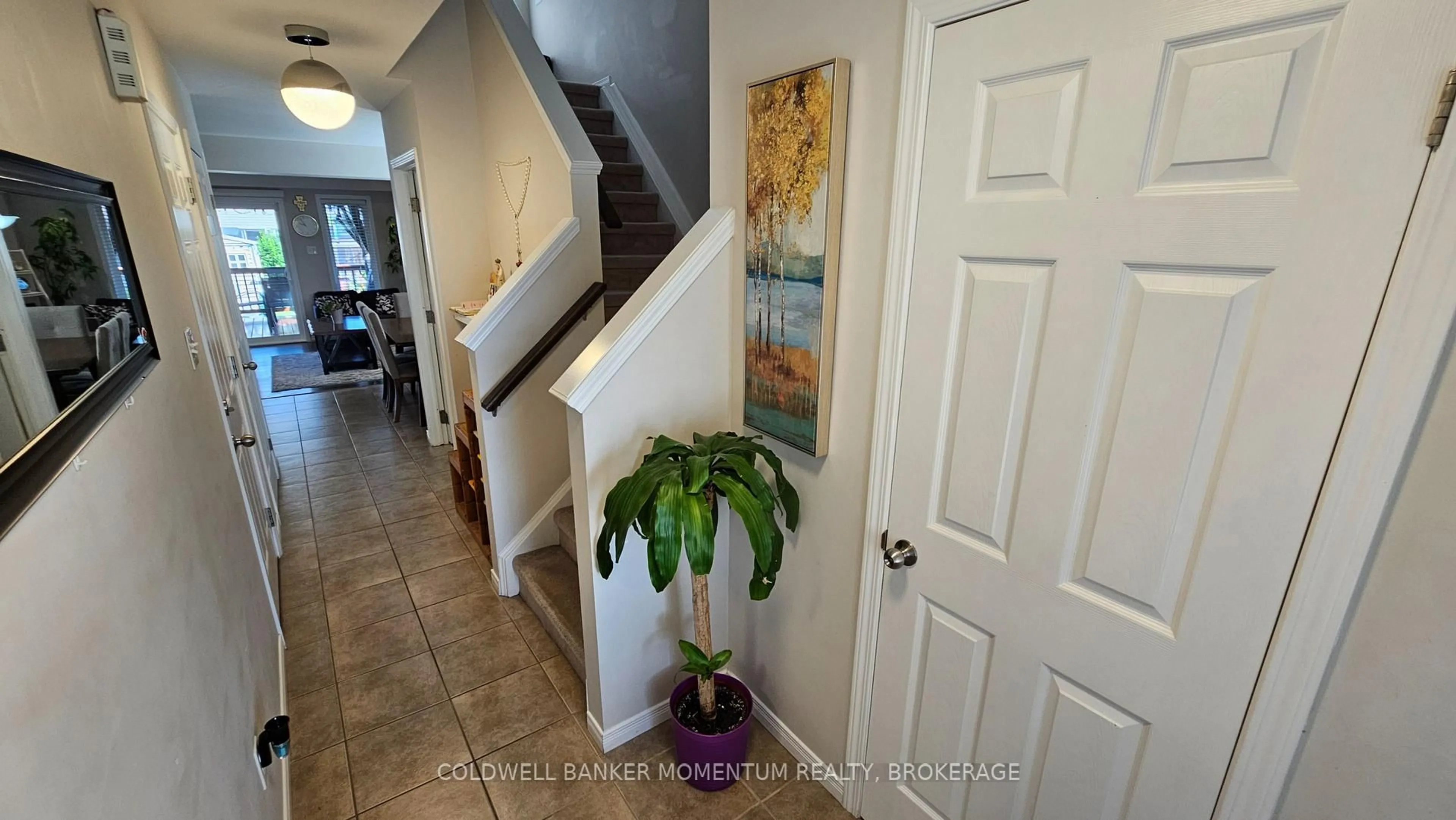 Indoor entryway for 19 Trillium Way, Norfolk Ontario N3Y 0B8