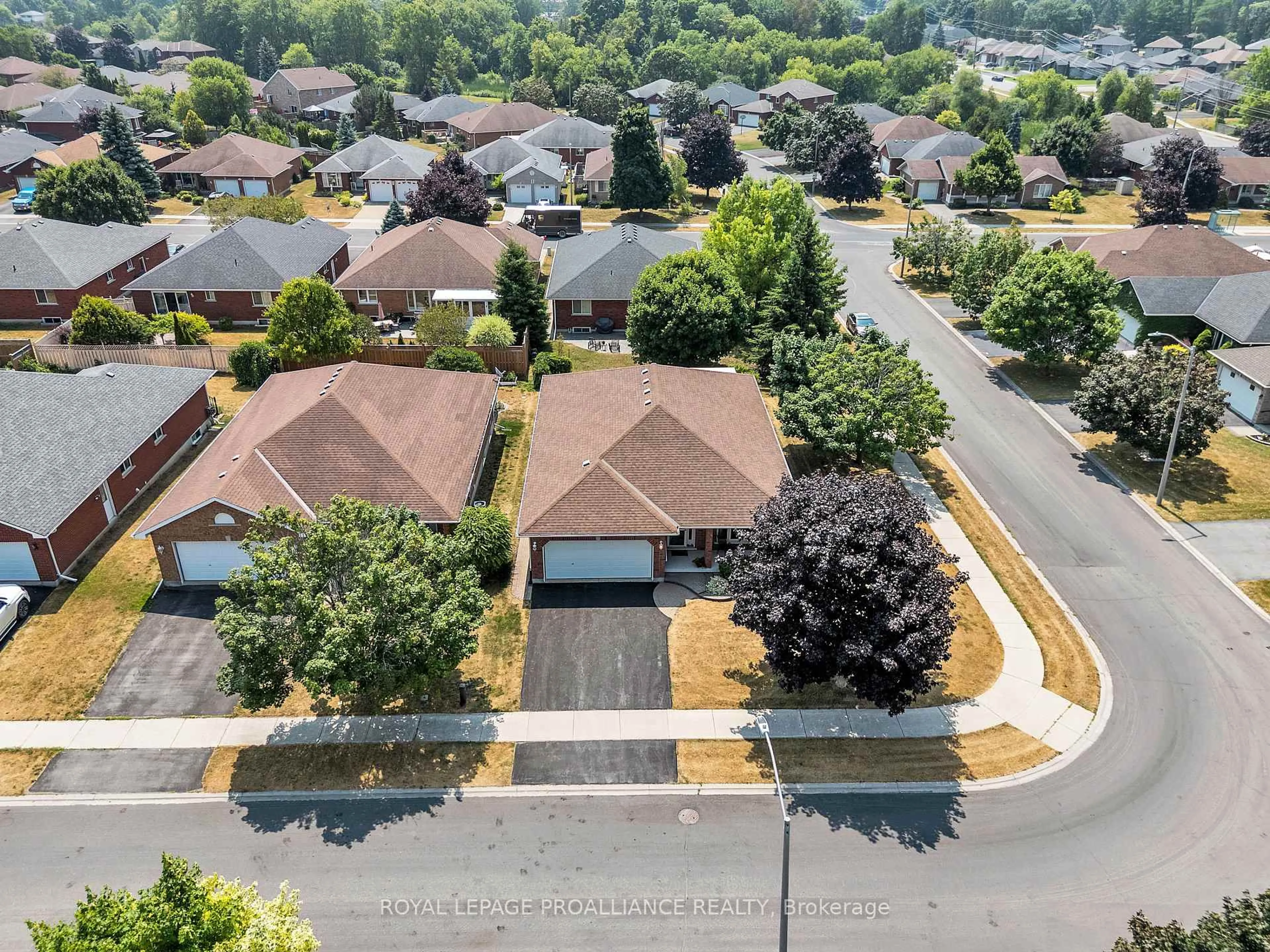 A pic from outside/outdoor area/front of a property/back of a property/a pic from drone, street for 17 Hemlock Cres, Belleville Ontario K8N 5W7