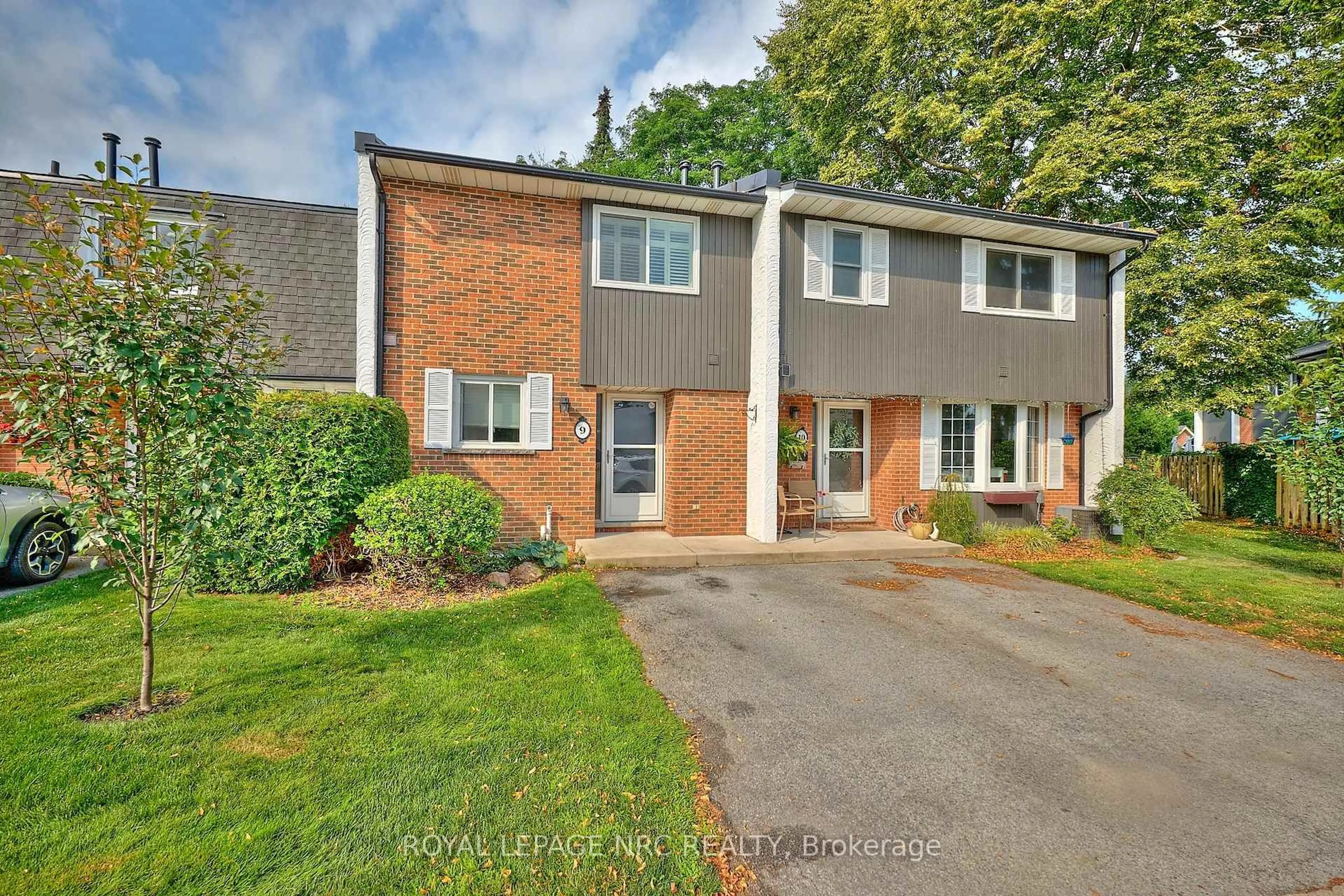 A pic from outside/outdoor area/front of a property/back of a property/a pic from drone, street for 77 LINWELL Rd #9, St. Catharines Ontario L2N 6R1
