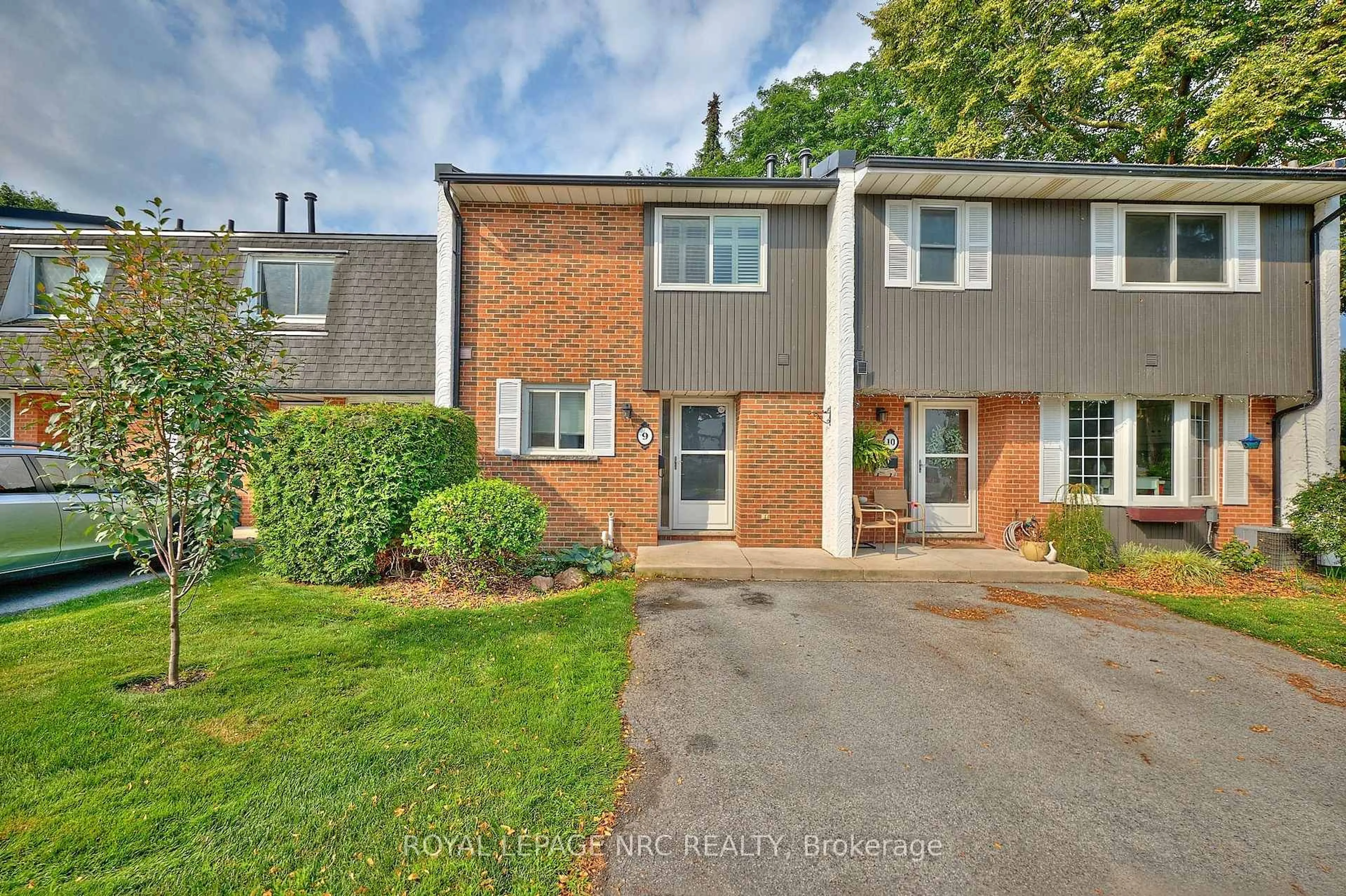 A pic from outside/outdoor area/front of a property/back of a property/a pic from drone, street for 77 LINWELL Rd #9, St. Catharines Ontario L2N 6R1