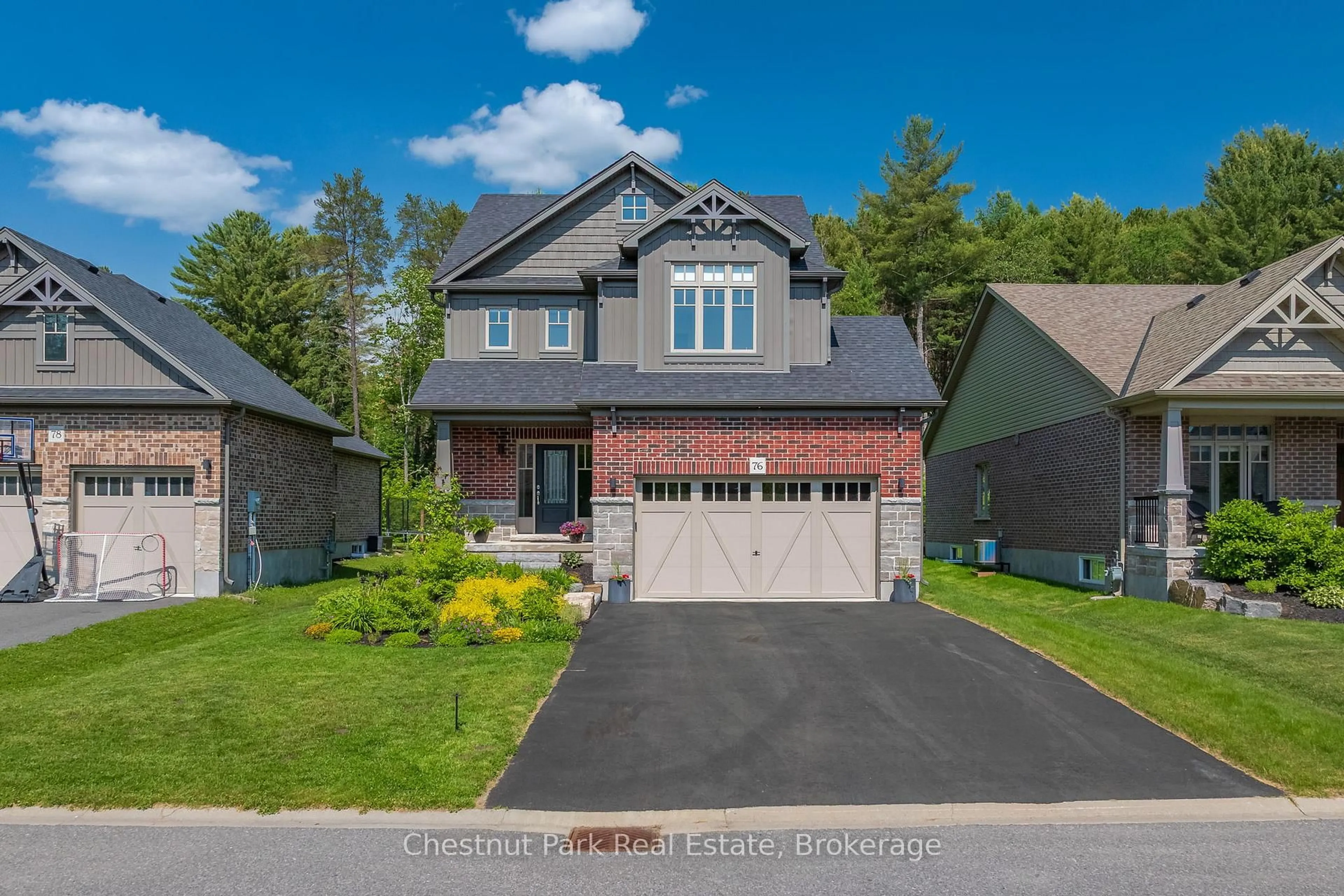 A pic from outside/outdoor area/front of a property/back of a property/a pic from drone, street for 76 Selkirk Dr, Huntsville Ontario P1H 0C6