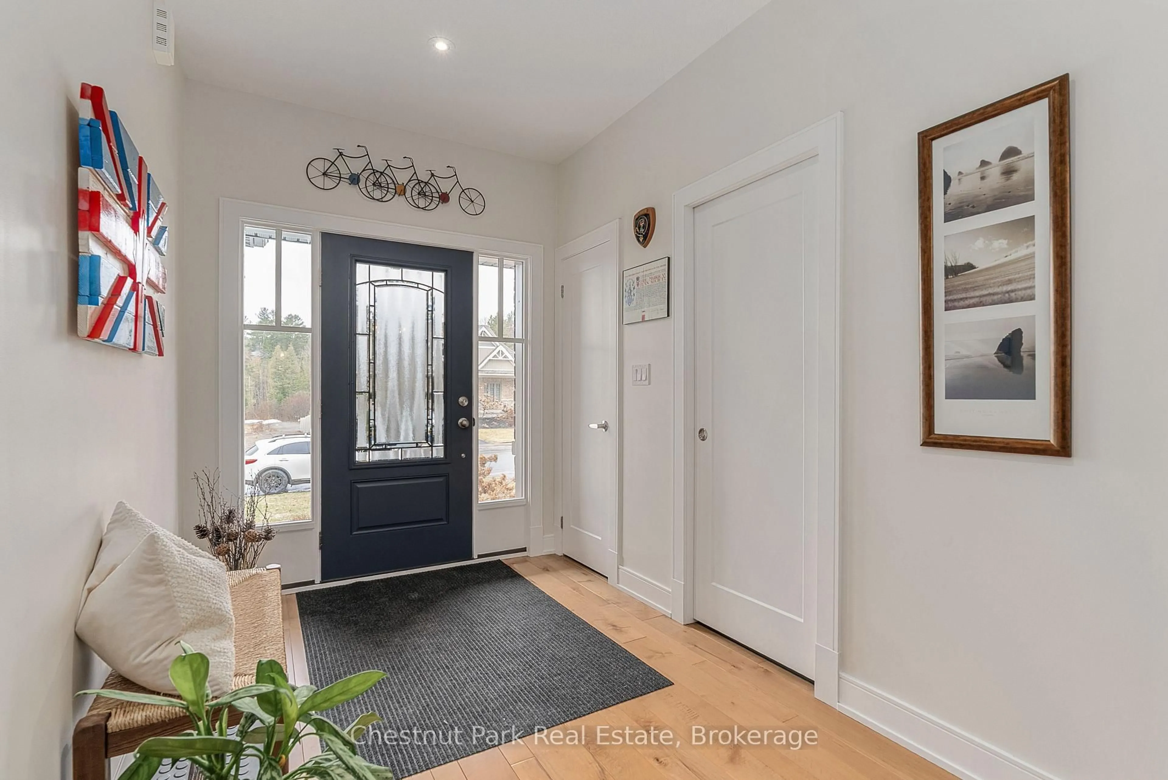 Indoor entryway for 76 Selkirk Dr, Huntsville Ontario P1H 0C6