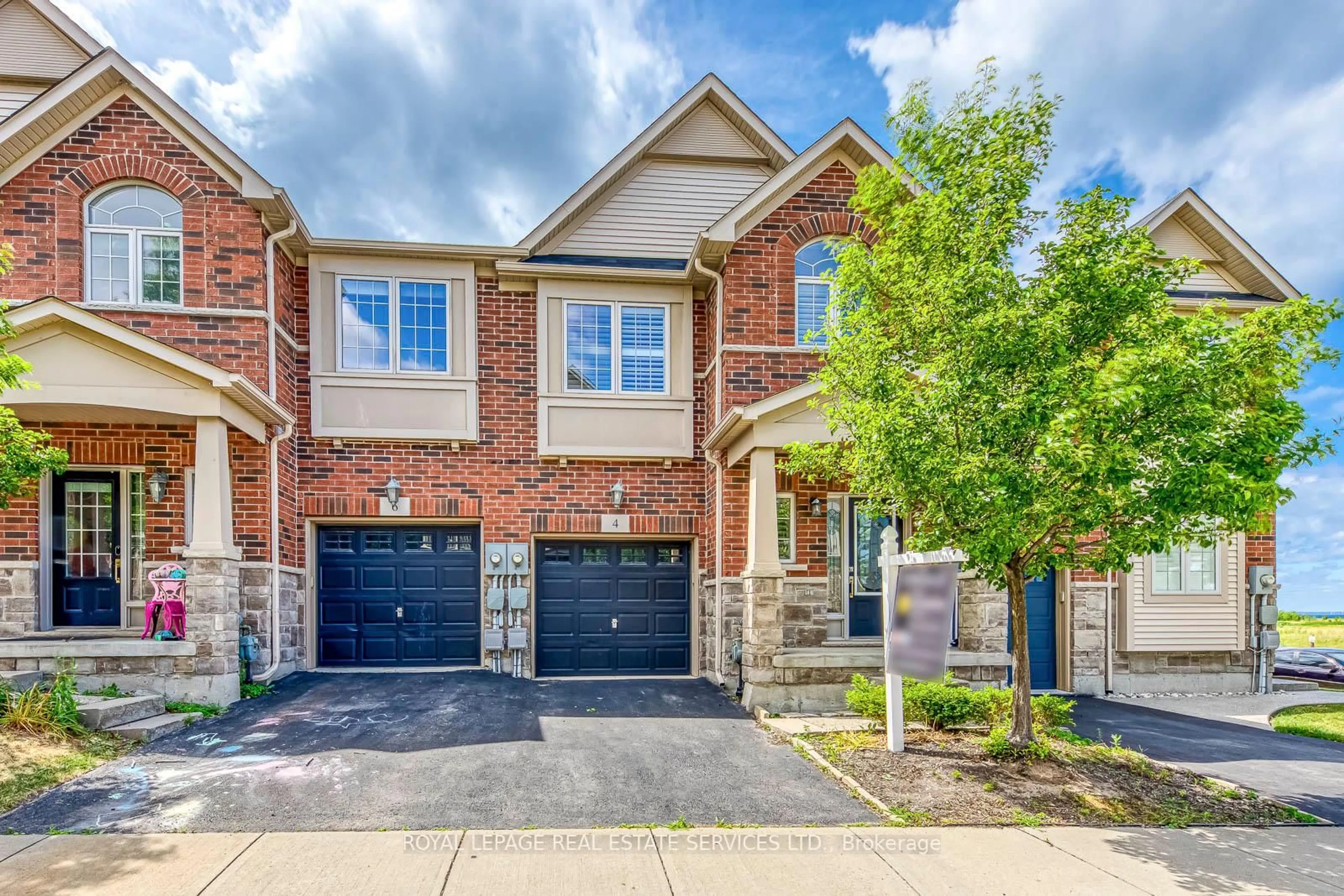Home with brick exterior material, street for 541 Winston Rd #4, Grimsby Ontario L3M 0C5