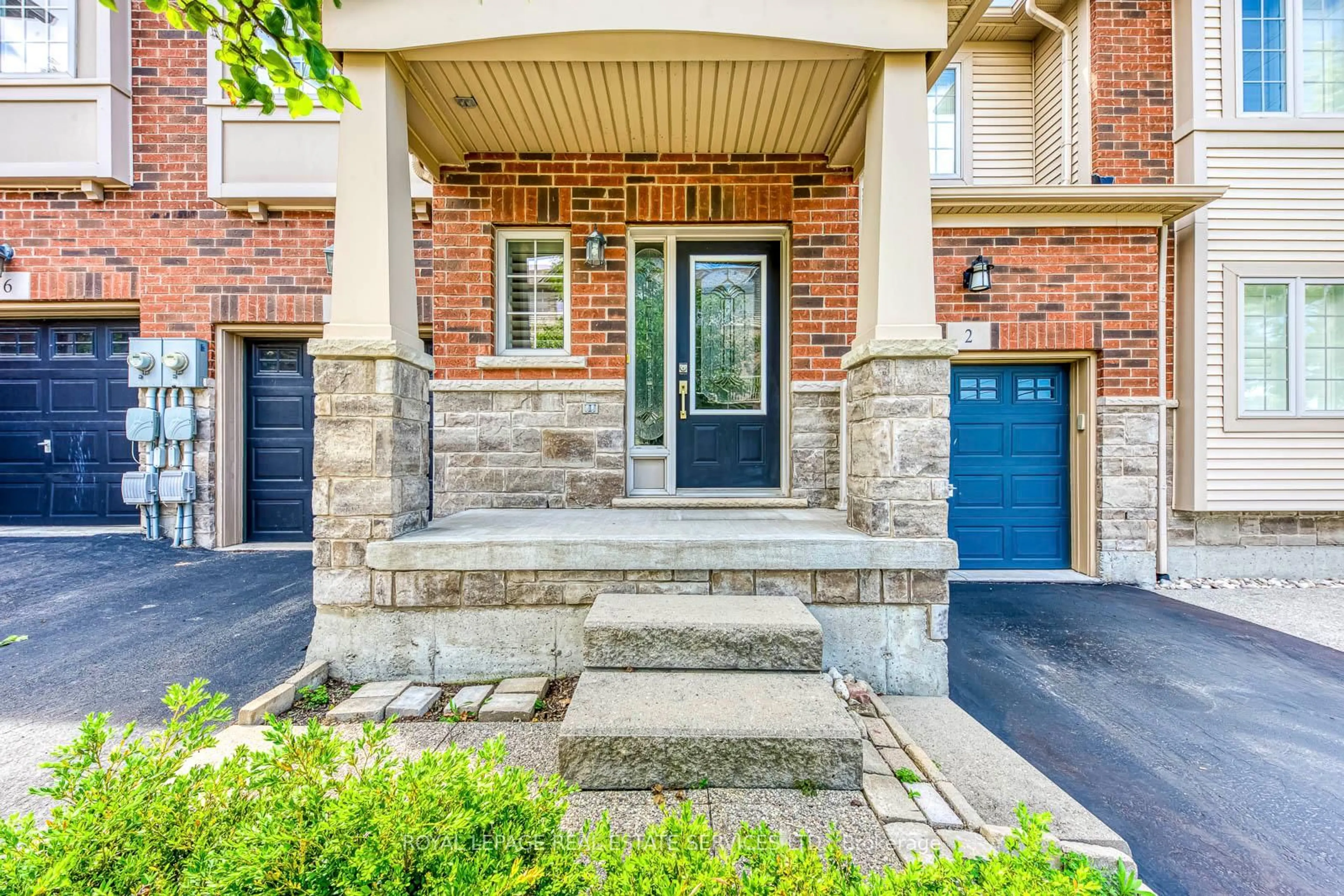 Home with brick exterior material, street for 541 Winston Rd #4, Grimsby Ontario L3M 0C5