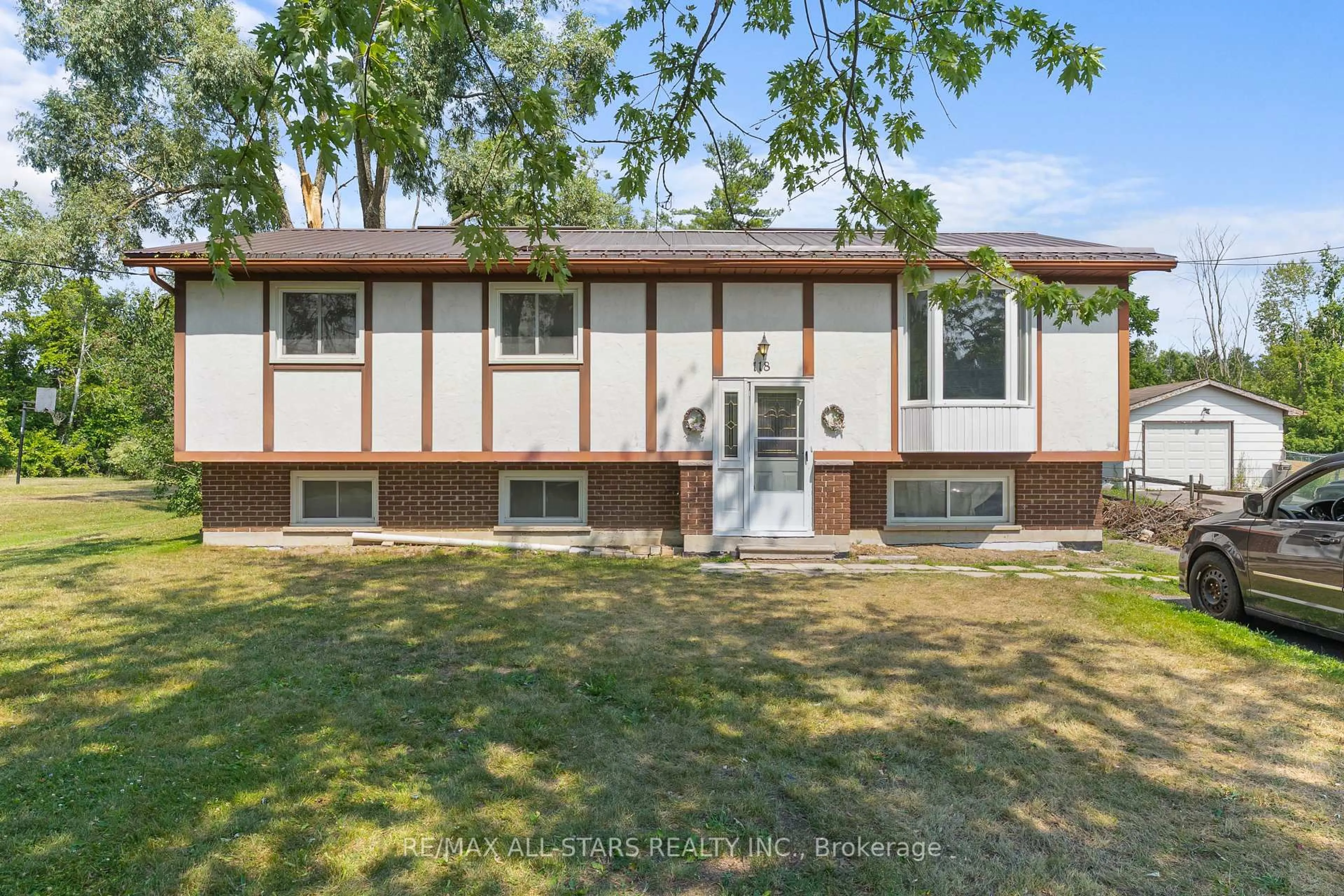 Home with vinyl exterior material, street for 118 Clifton St, Kawartha Lakes Ontario K0M 1N0