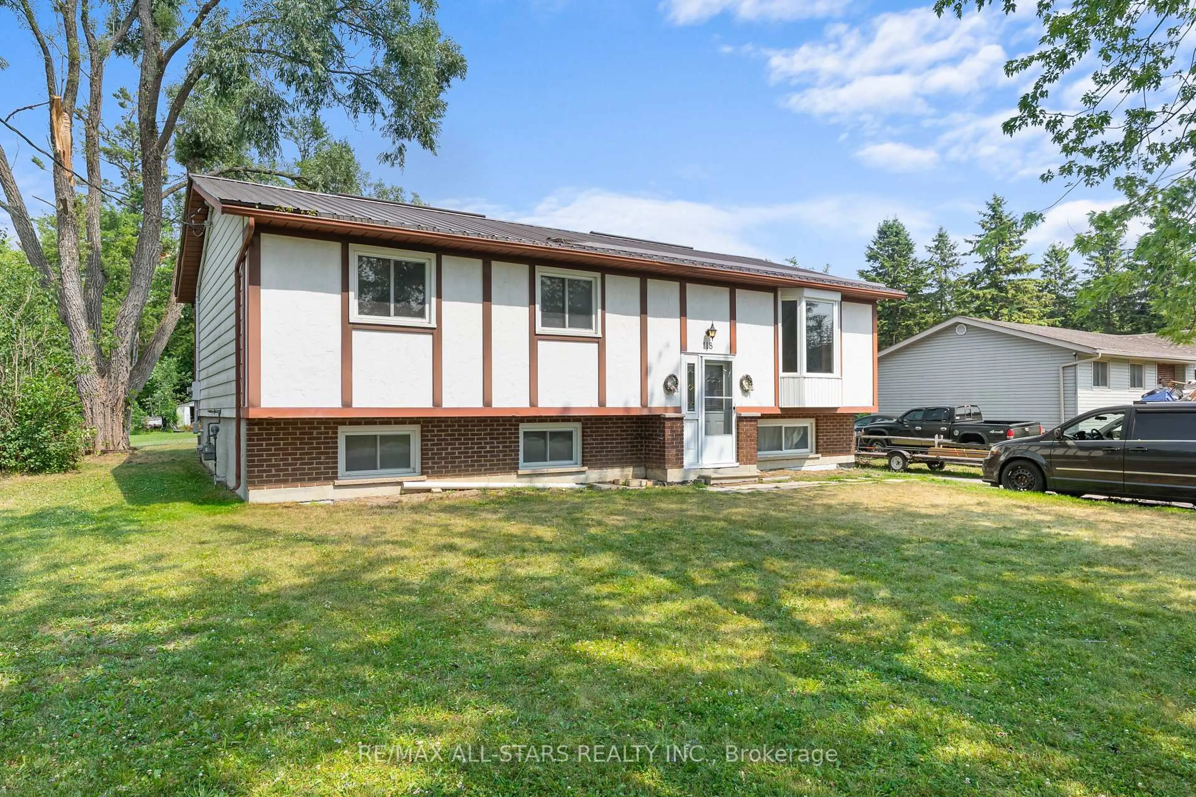 Home with vinyl exterior material, unknown for 118 Clifton St, Kawartha Lakes Ontario K0M 1N0