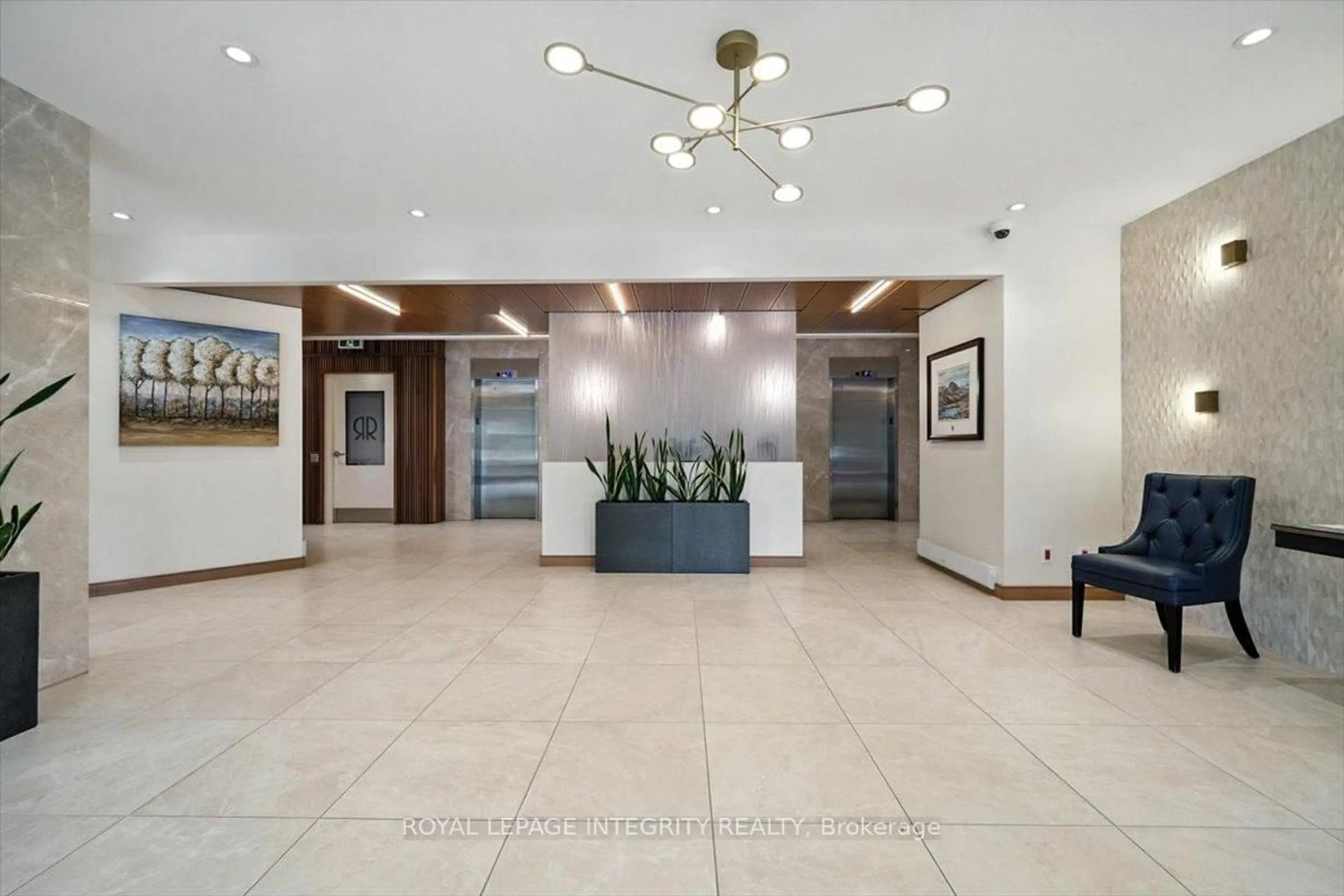 Lobby for 1500 Riverside Dr #1603, Ottawa Ontario K1G 4J4
