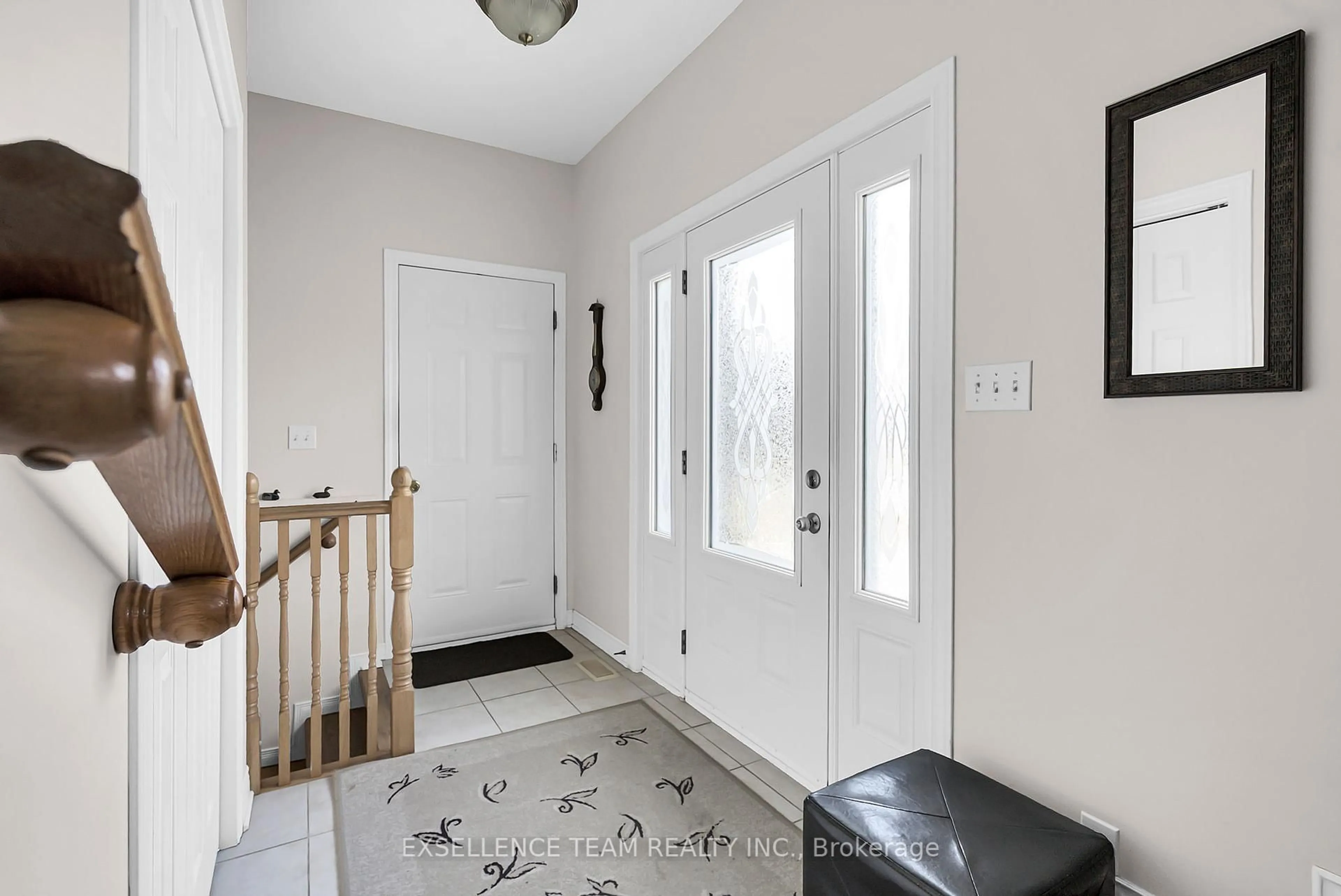 Indoor entryway for 1294 Daprat Ave, Cornwall Ontario K6H 6N9