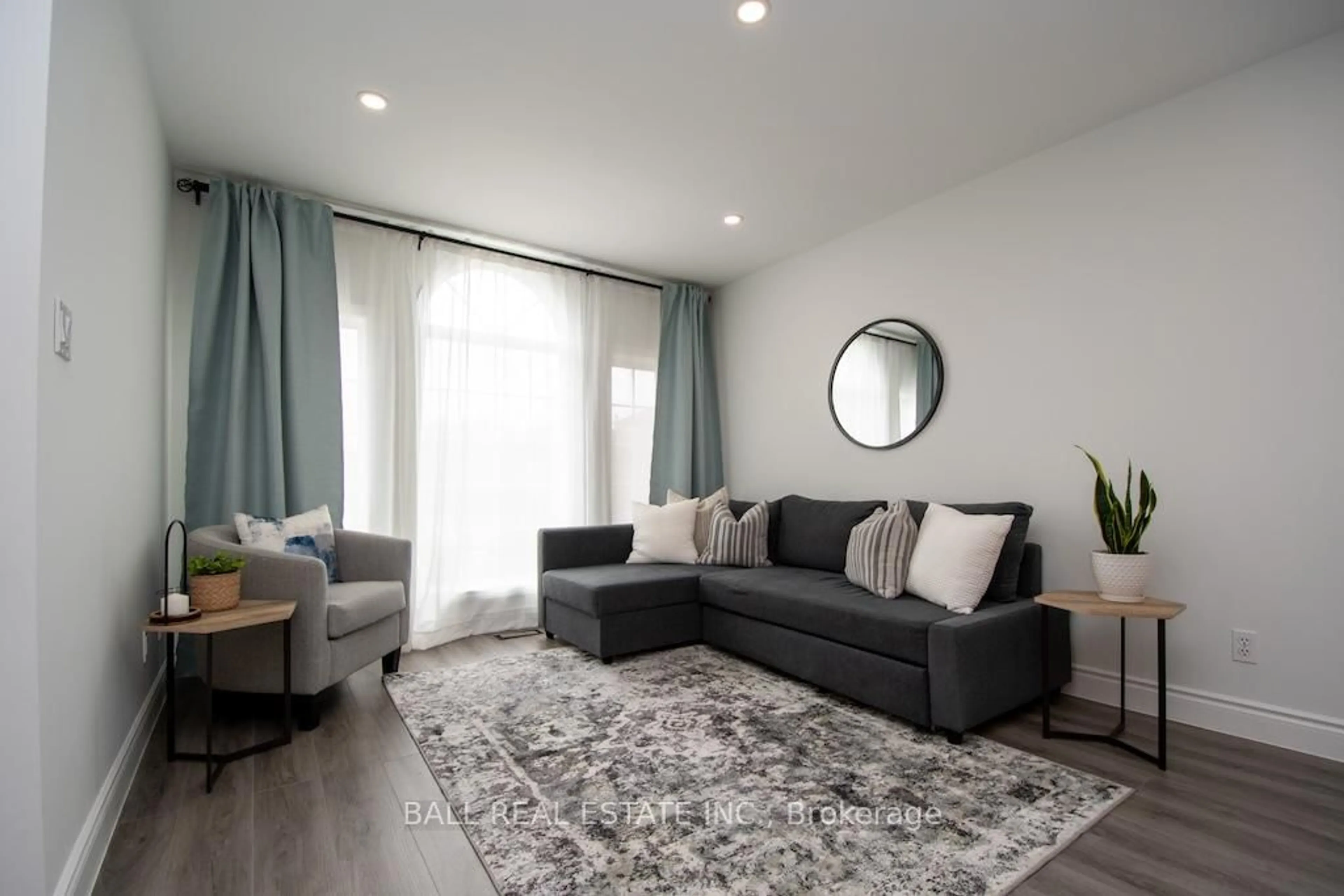 Living room with furniture, unknown for 2546 Marsdale Dr, Peterborough East Ontario K9L 1R4