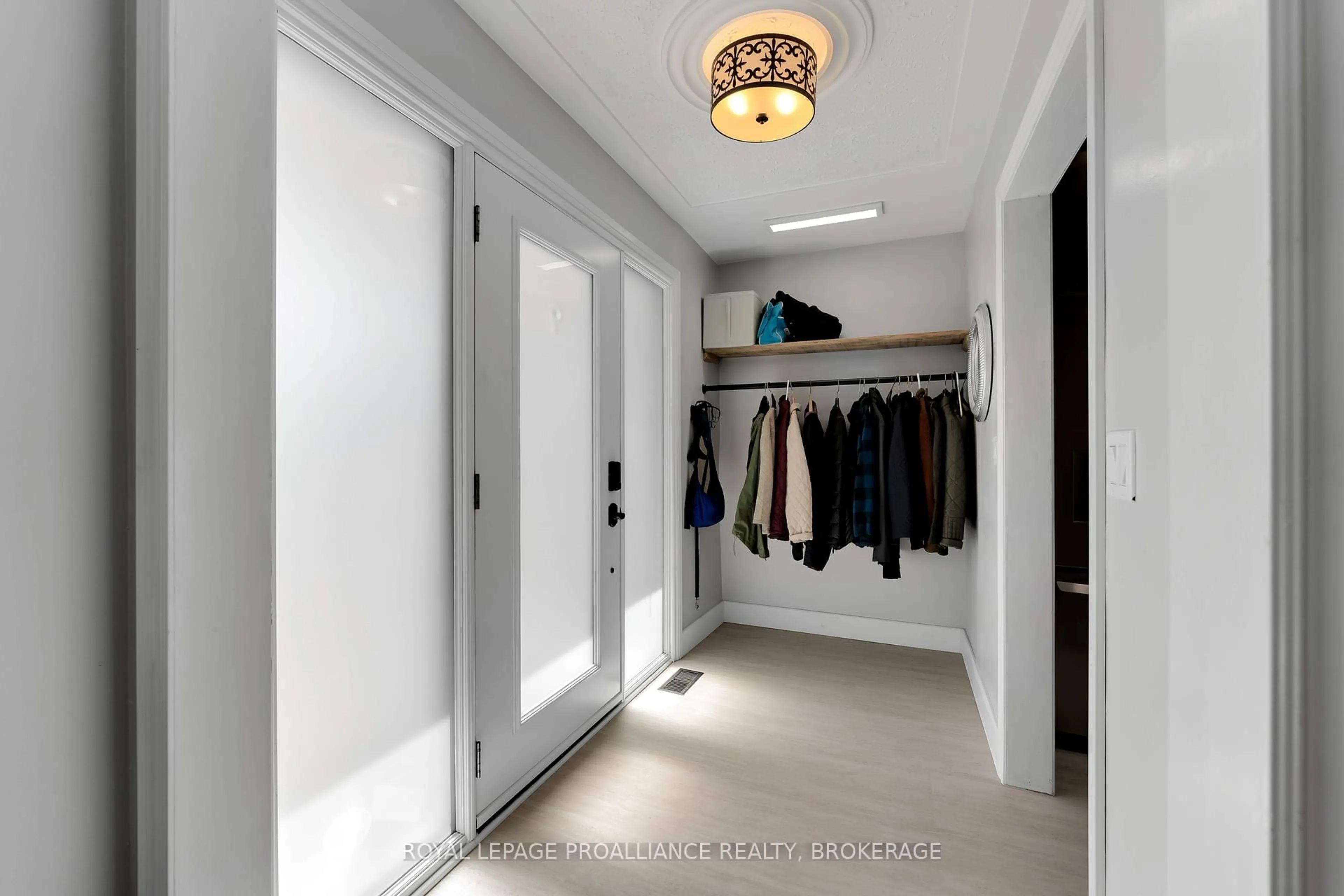 Indoor entryway for 85 Sunny Acres Rd, Kingston Ontario K7M 3N5